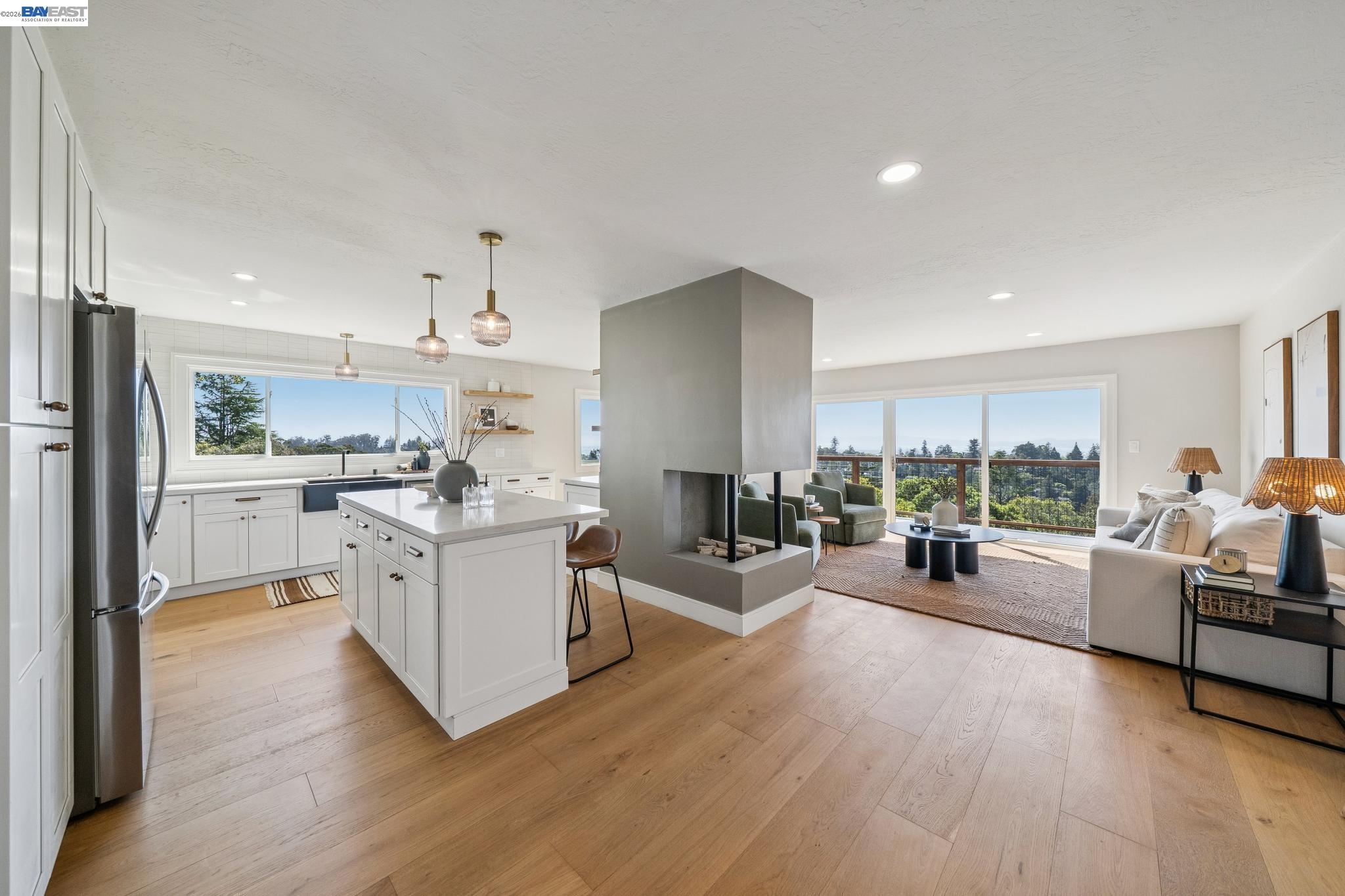 Detail Gallery Image 5 of 60 For 5969 Rincon Dr, Oakland,  CA 94611 - 5 Beds | 3 Baths