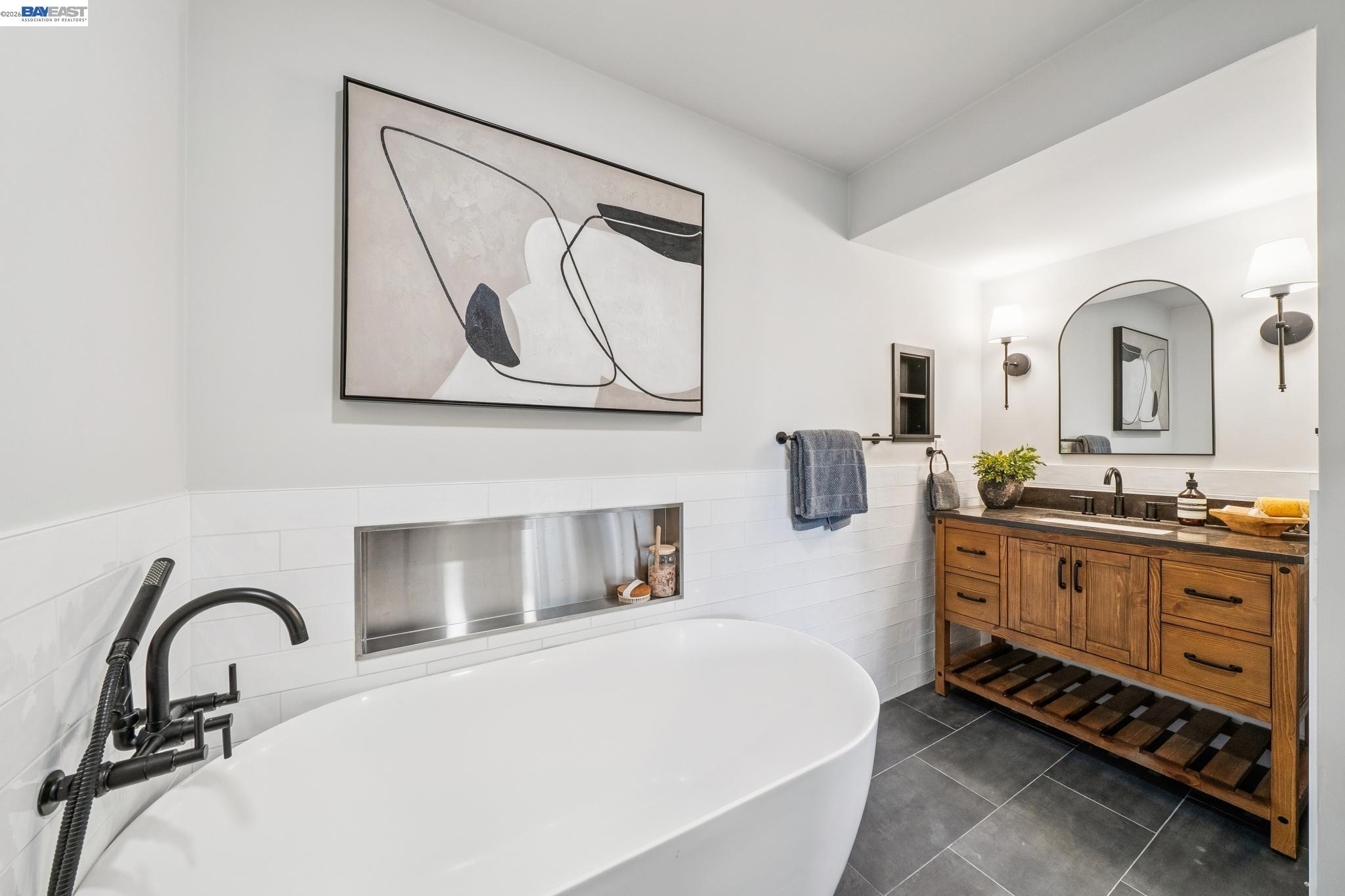 Detail Gallery Image 43 of 60 For 5969 Rincon Dr, Oakland,  CA 94611 - 5 Beds | 3 Baths