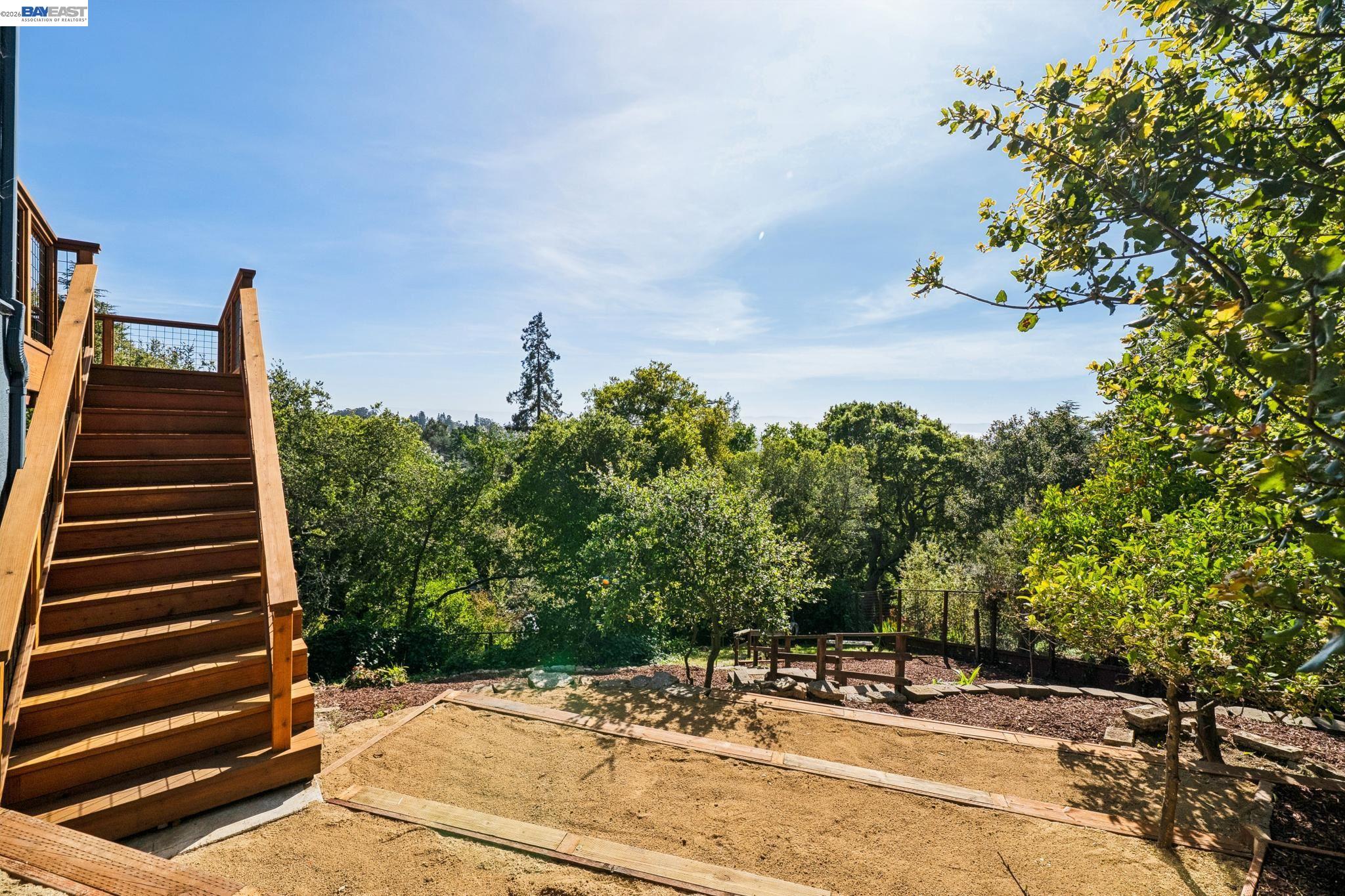 Detail Gallery Image 47 of 60 For 5969 Rincon Dr, Oakland,  CA 94611 - 5 Beds | 3 Baths