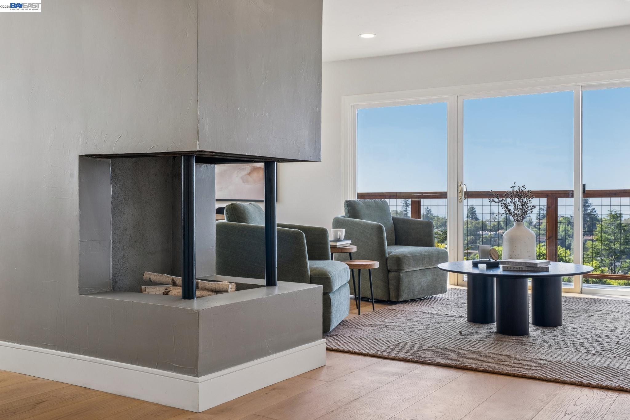 Detail Gallery Image 6 of 60 For 5969 Rincon Dr, Oakland,  CA 94611 - 5 Beds | 3 Baths