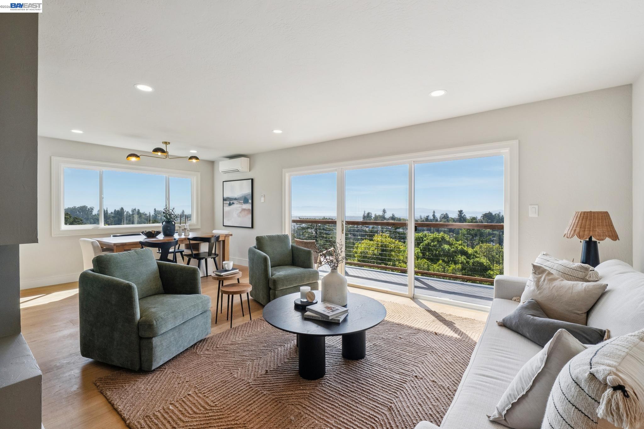 Detail Gallery Image 7 of 60 For 5969 Rincon Dr, Oakland,  CA 94611 - 5 Beds | 3 Baths