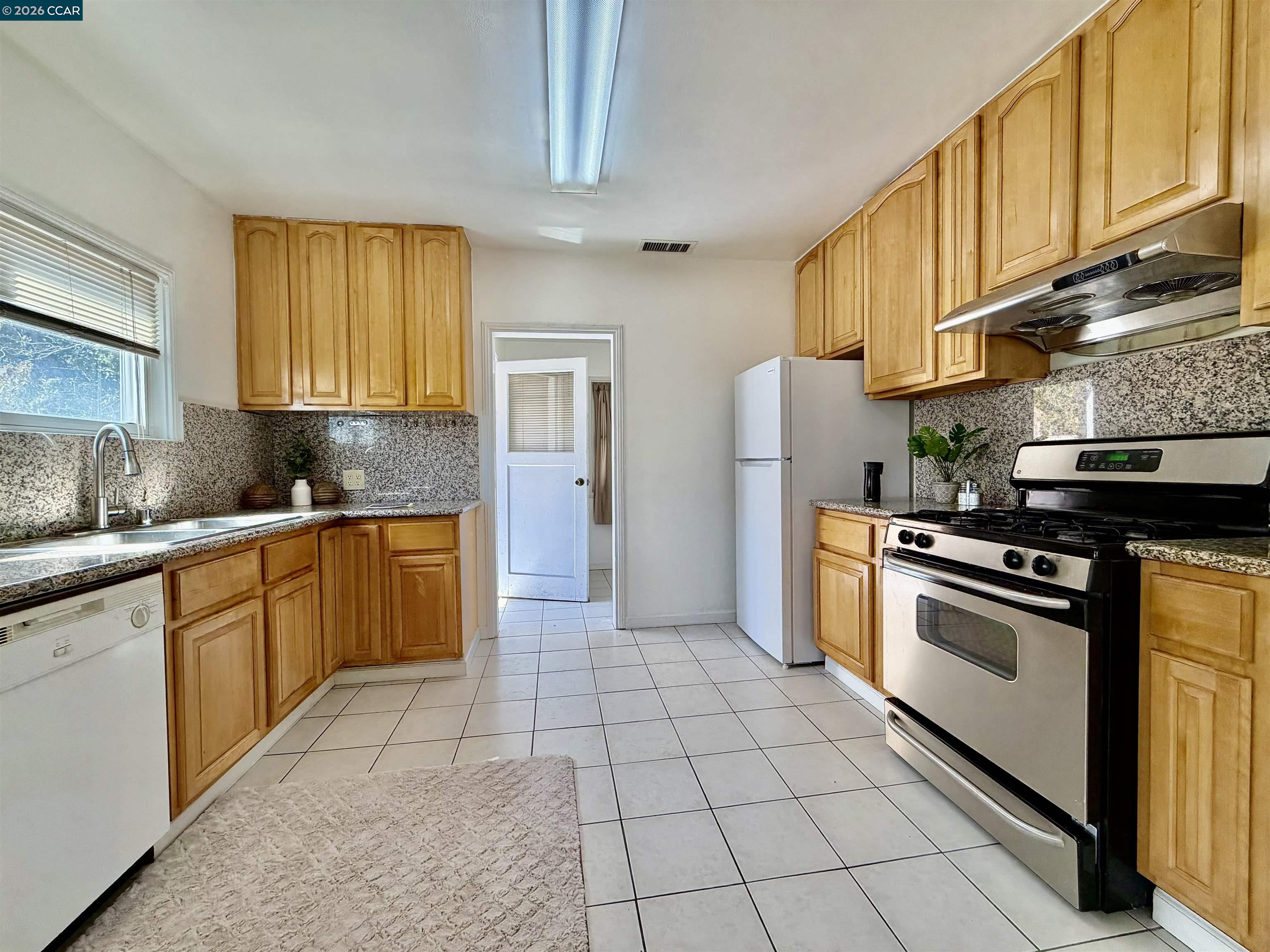 Detail Gallery Image 16 of 38 For 1541 152nd Ave, –,  CA 94578 - 2 Beds | 1 Baths