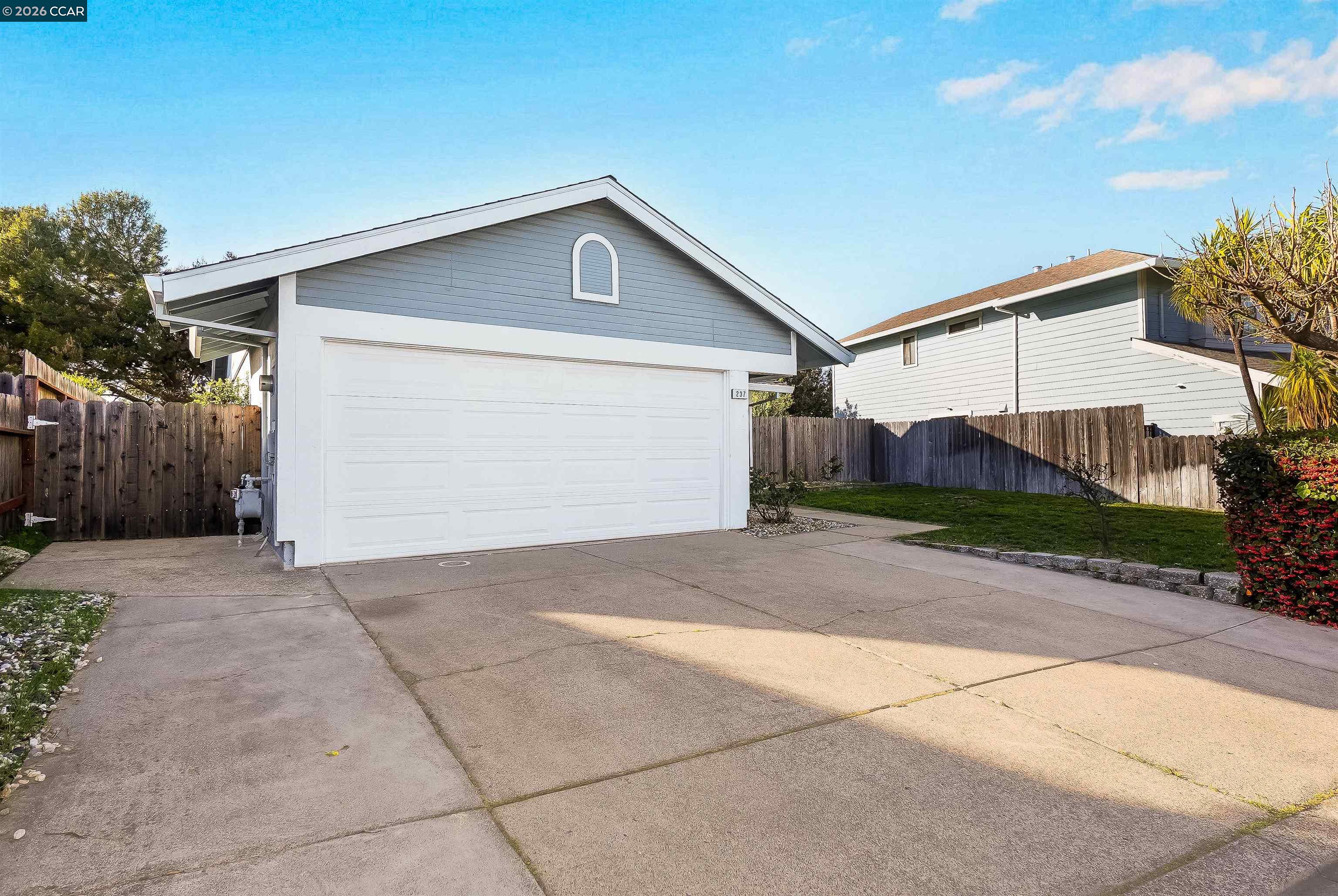 Detail Gallery Image 4 of 31 For 237 Starboard Dr, Vallejo,  CA 94590 - 2 Beds | 1 Baths