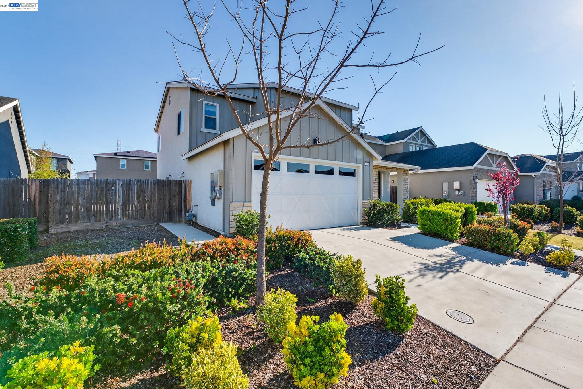 Detail Gallery Image 2 of 41 For 2419 Gabriel Dr, Merced,  CA 95340 - 4 Beds | 2/1 Baths