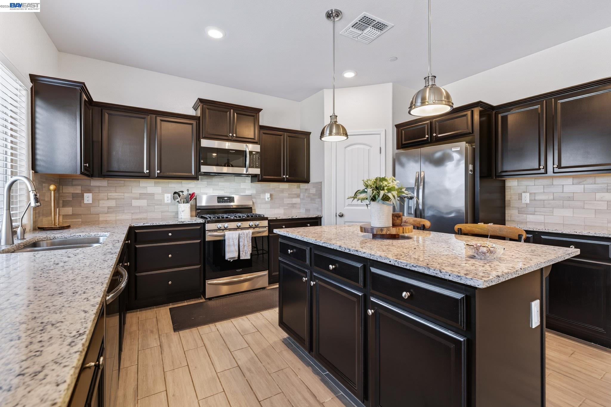 Detail Gallery Image 12 of 41 For 2419 Gabriel Dr, Merced,  CA 95340 - 4 Beds | 2/1 Baths