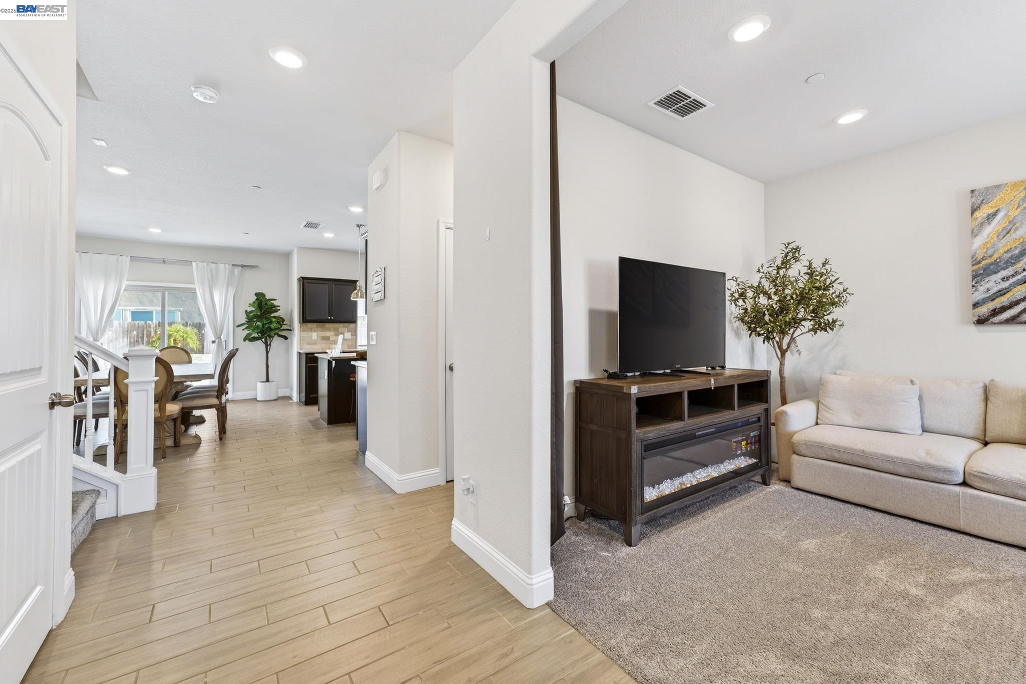 Detail Gallery Image 5 of 41 For 2419 Gabriel Dr, Merced,  CA 95340 - 4 Beds | 2/1 Baths