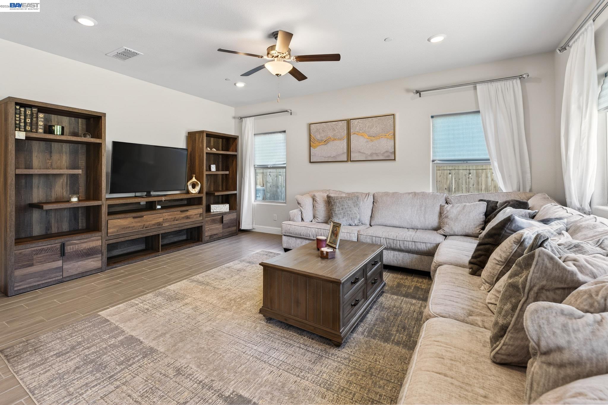 Detail Gallery Image 8 of 41 For 2419 Gabriel Dr, Merced,  CA 95340 - 4 Beds | 2/1 Baths