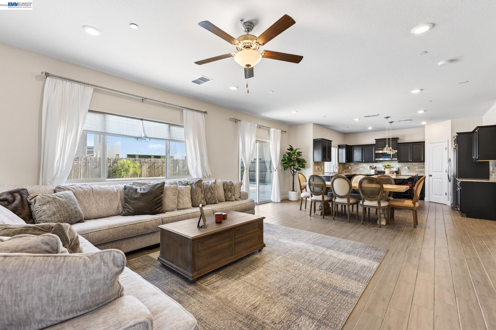 Detail Gallery Image 10 of 41 For 2419 Gabriel Dr, Merced,  CA 95340 - 4 Beds | 2/1 Baths