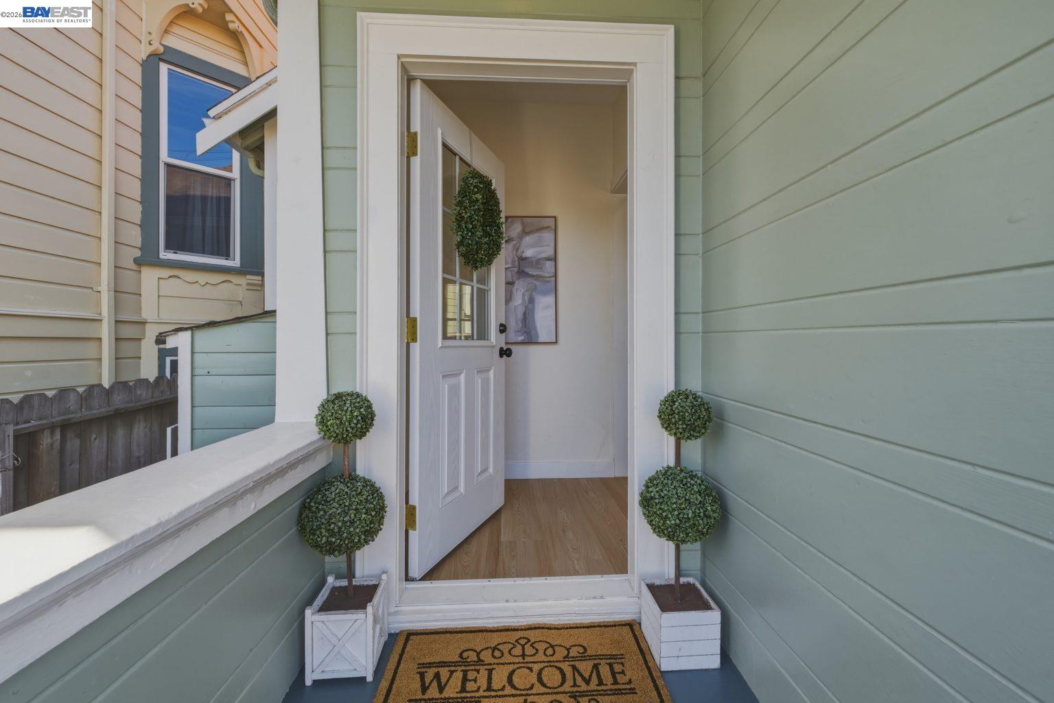 Detail Gallery Image 2 of 45 For 1726 Eagle Ave, Alameda,  CA 94501 - 3 Beds | 2 Baths