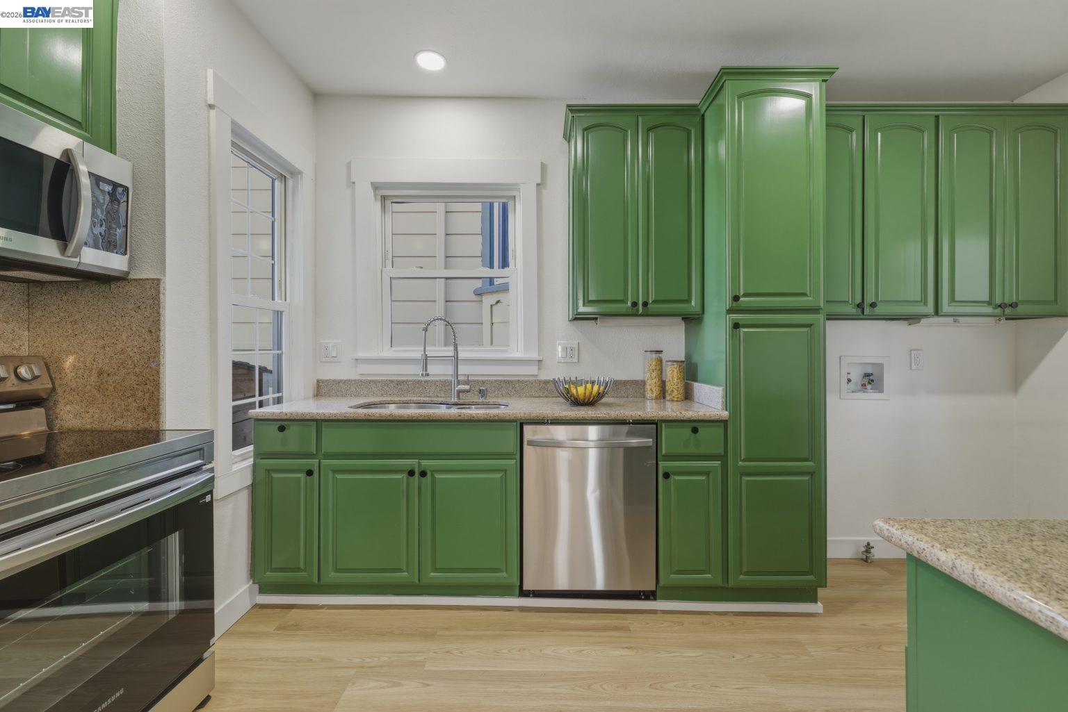 Detail Gallery Image 11 of 45 For 1726 Eagle Ave, Alameda,  CA 94501 - 3 Beds | 2 Baths