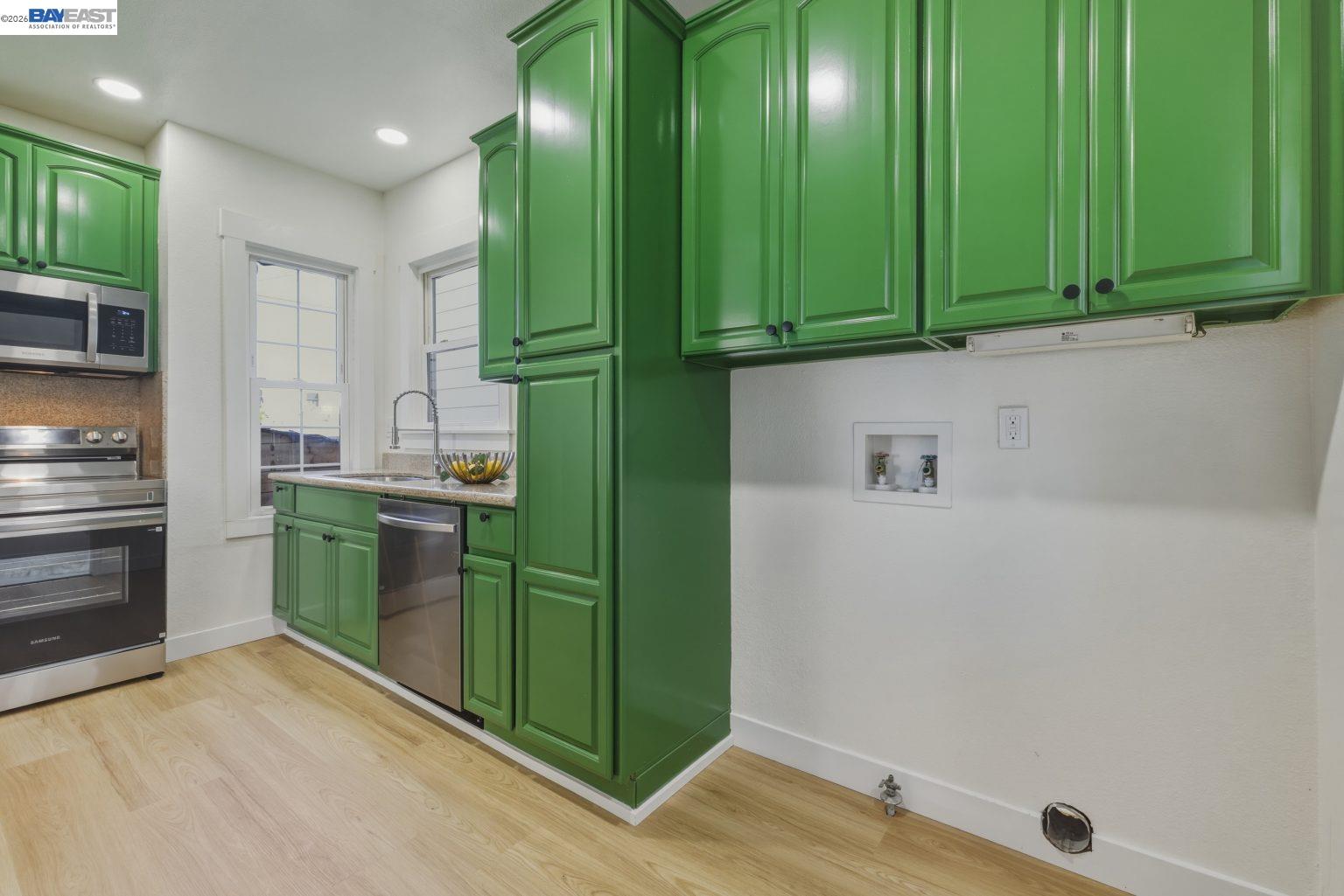 Detail Gallery Image 15 of 45 For 1726 Eagle Ave, Alameda,  CA 94501 - 3 Beds | 2 Baths