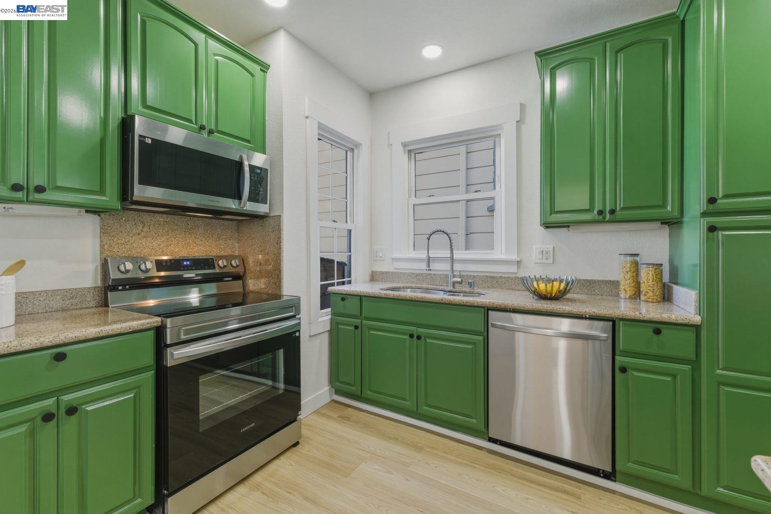 Detail Gallery Image 10 of 45 For 1726 Eagle Ave, Alameda,  CA 94501 - 3 Beds | 2 Baths