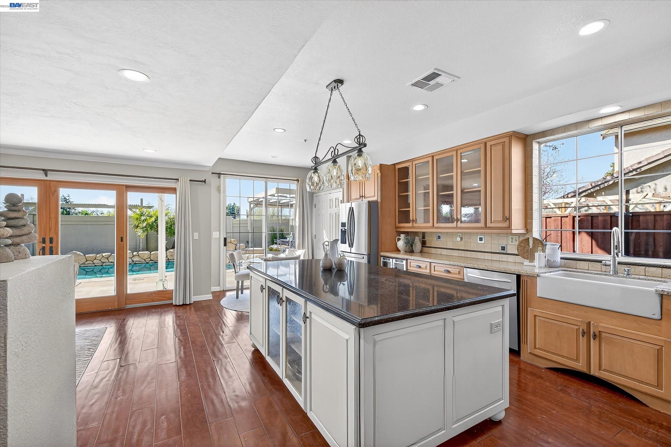 Detail Gallery Image 8 of 41 For 1426 Jayhawk Ln, Livermore,  CA 94551 - 4 Beds | 2/1 Baths