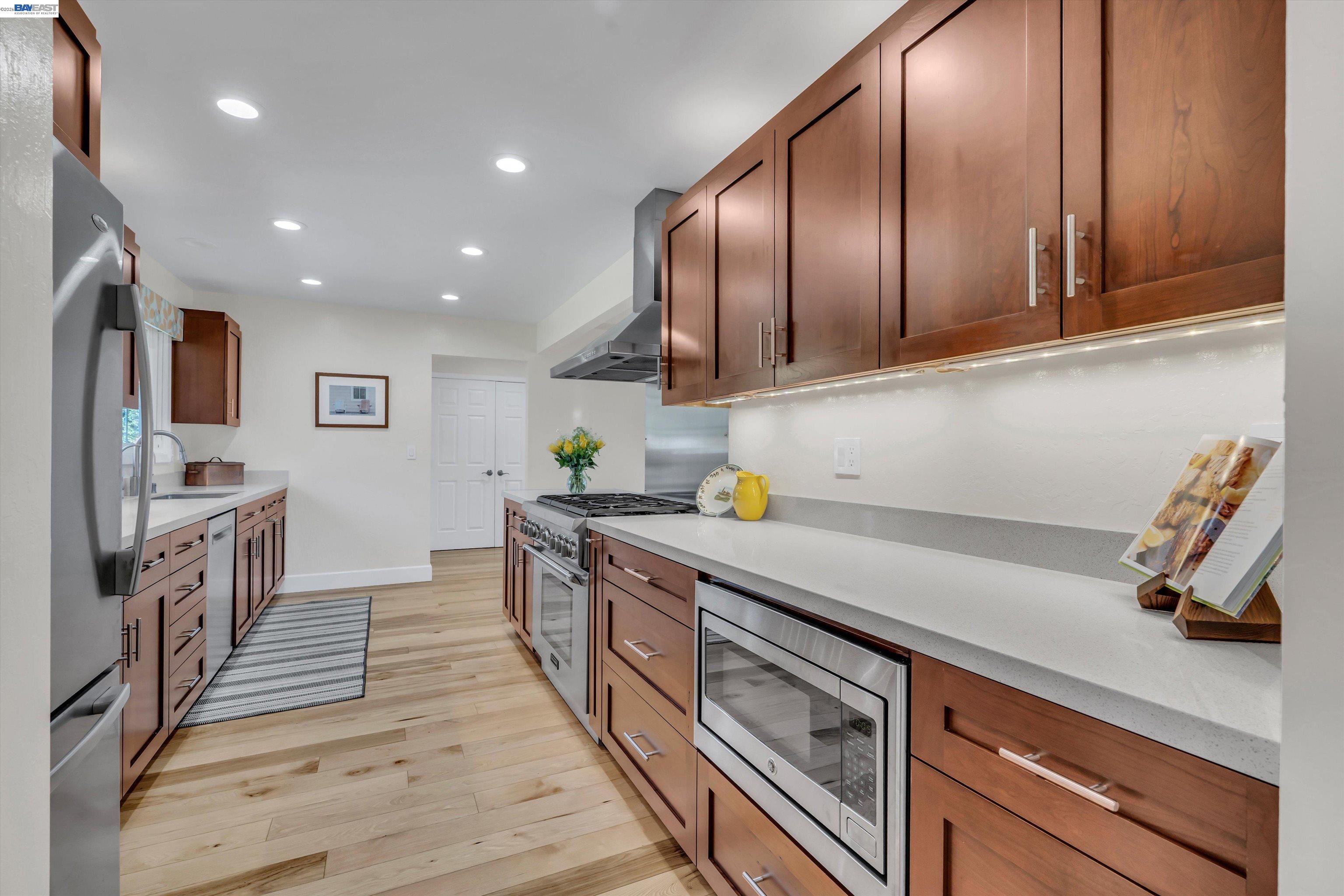 Detail Gallery Image 15 of 55 For 1450 Finley Rd, Pleasanton,  CA 94588 - 4 Beds | 2 Baths