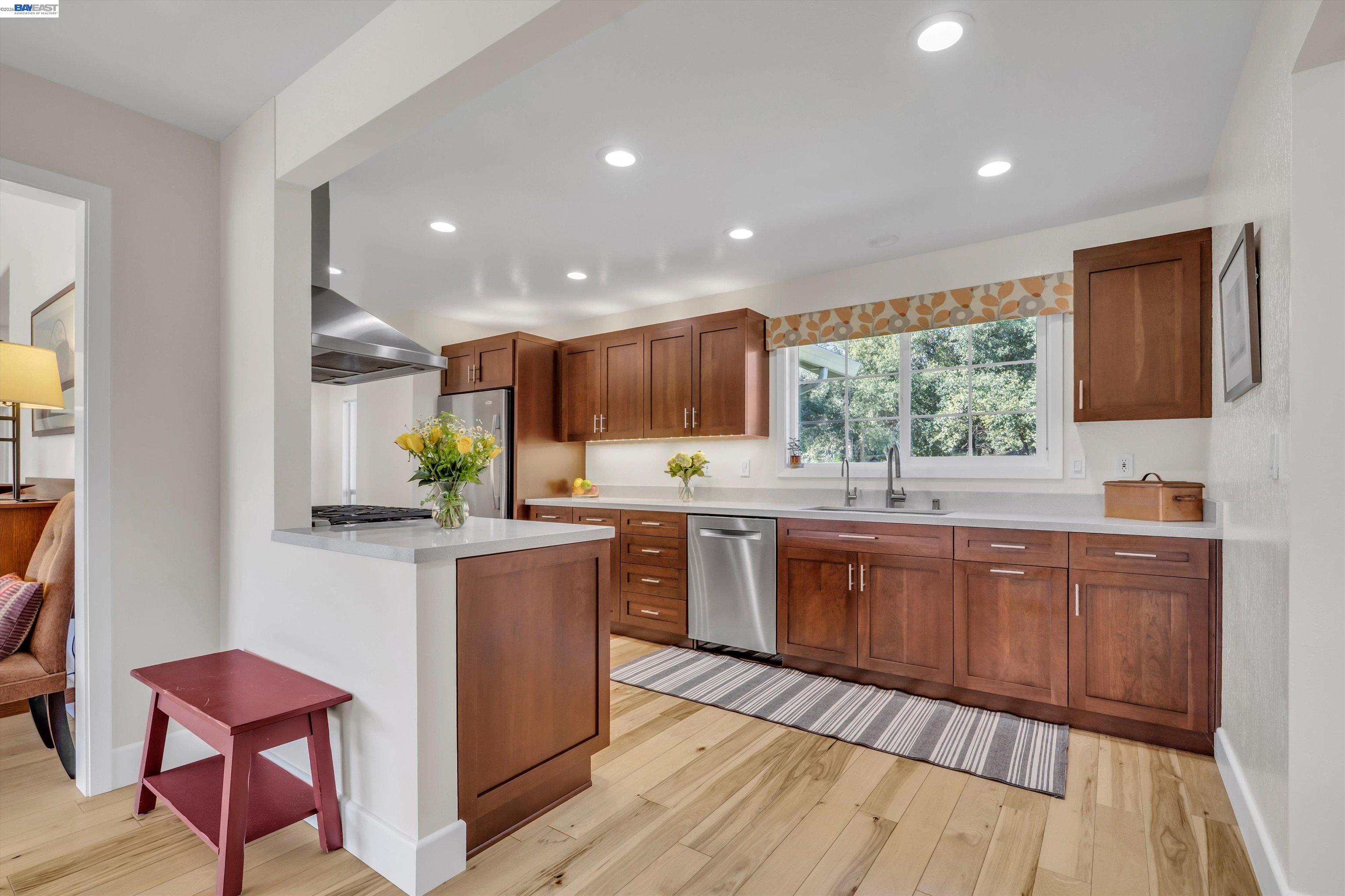 Detail Gallery Image 19 of 55 For 1450 Finley Rd, Pleasanton,  CA 94588 - 4 Beds | 2 Baths