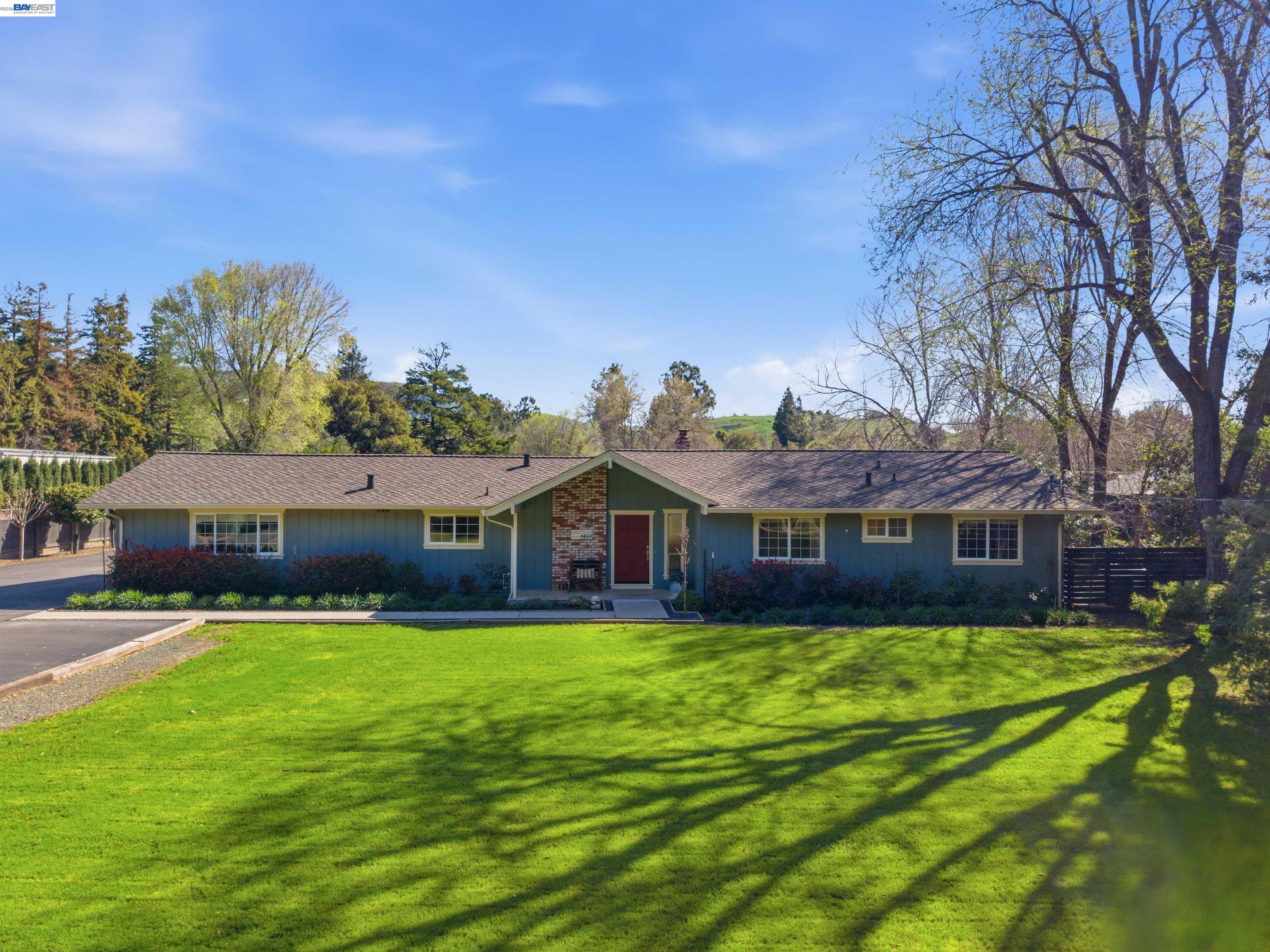 Detail Gallery Image 4 of 55 For 1450 Finley Rd, Pleasanton,  CA 94588 - 4 Beds | 2 Baths