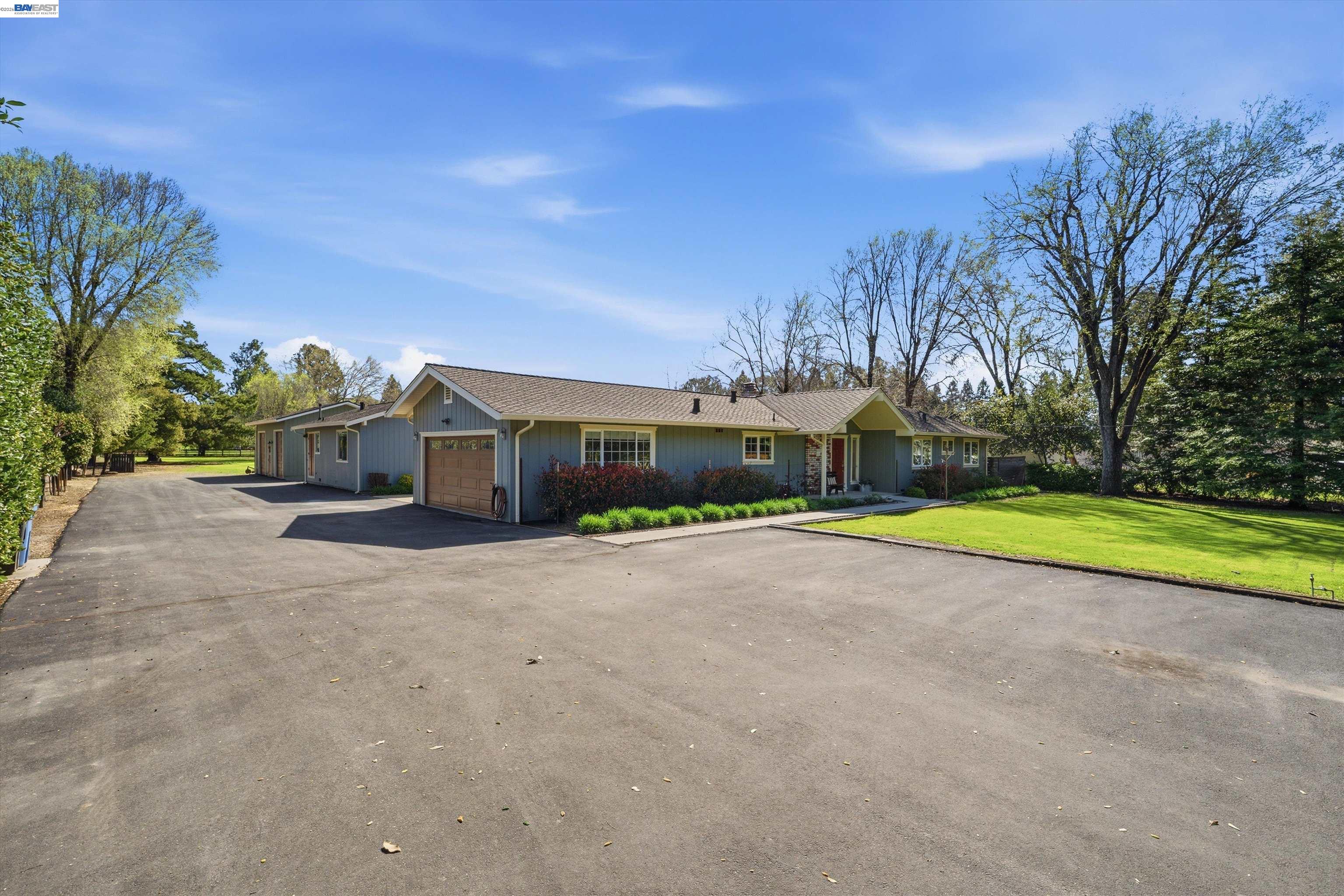 Detail Gallery Image 8 of 55 For 1450 Finley Rd, Pleasanton,  CA 94588 - 4 Beds | 2 Baths