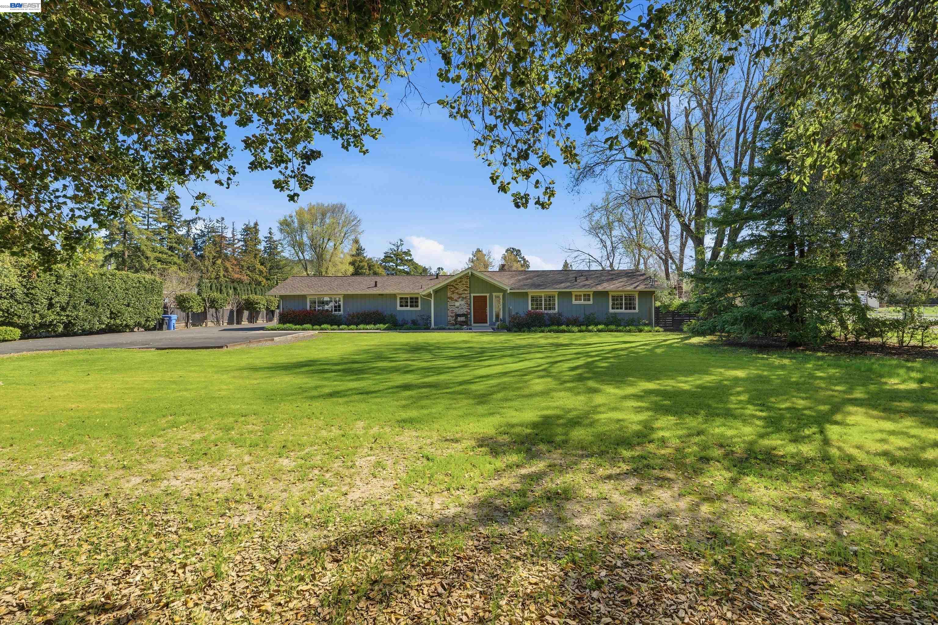 Detail Gallery Image 8 of 55 For 1450 Finley Rd, Pleasanton,  CA 94588 - 4 Beds | 2 Baths