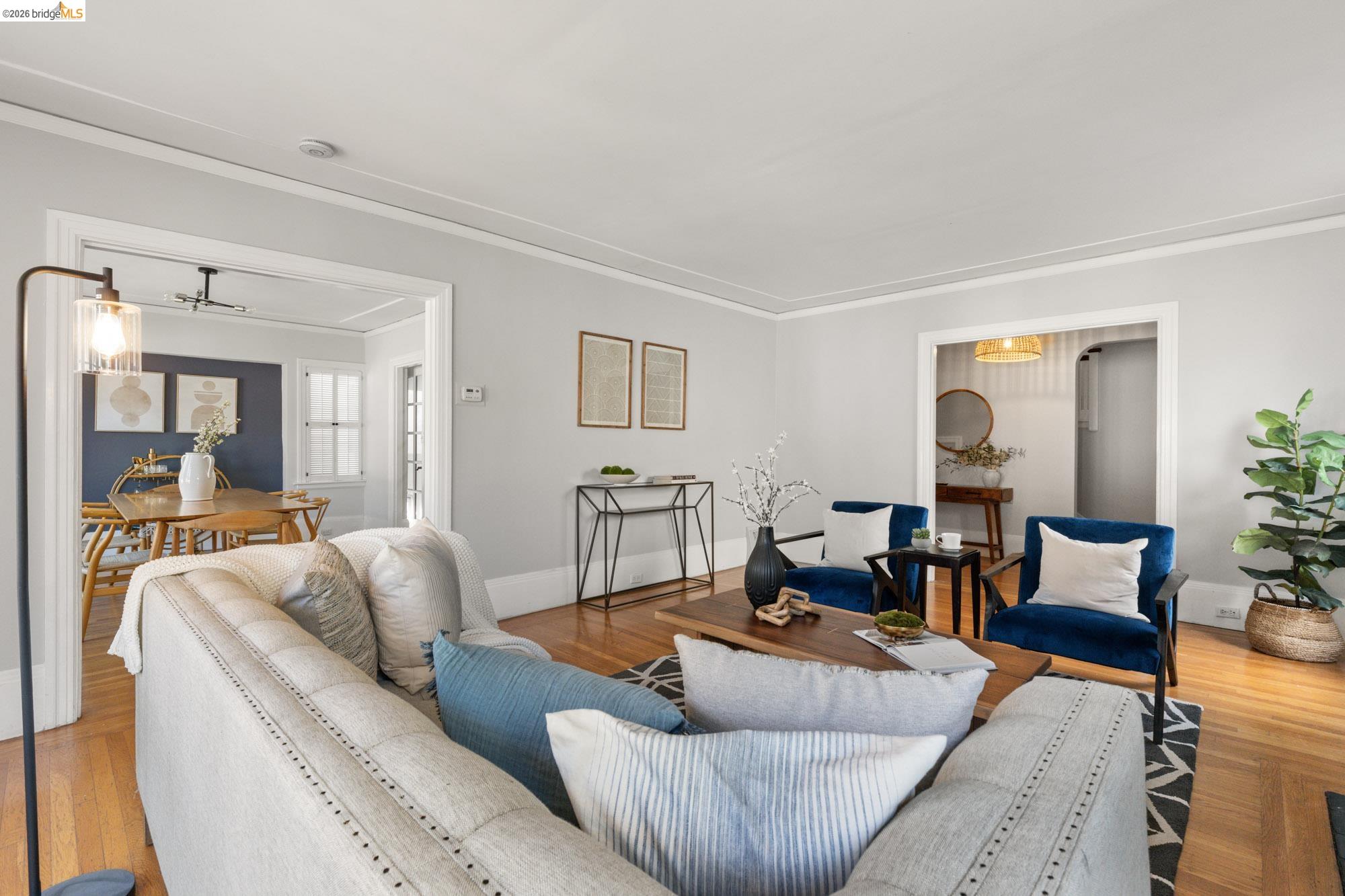 Detail Gallery Image 11 of 47 For 1019 Trestle Glen Rd, Oakland,  CA 94610 - 3 Beds | 2/1 Baths