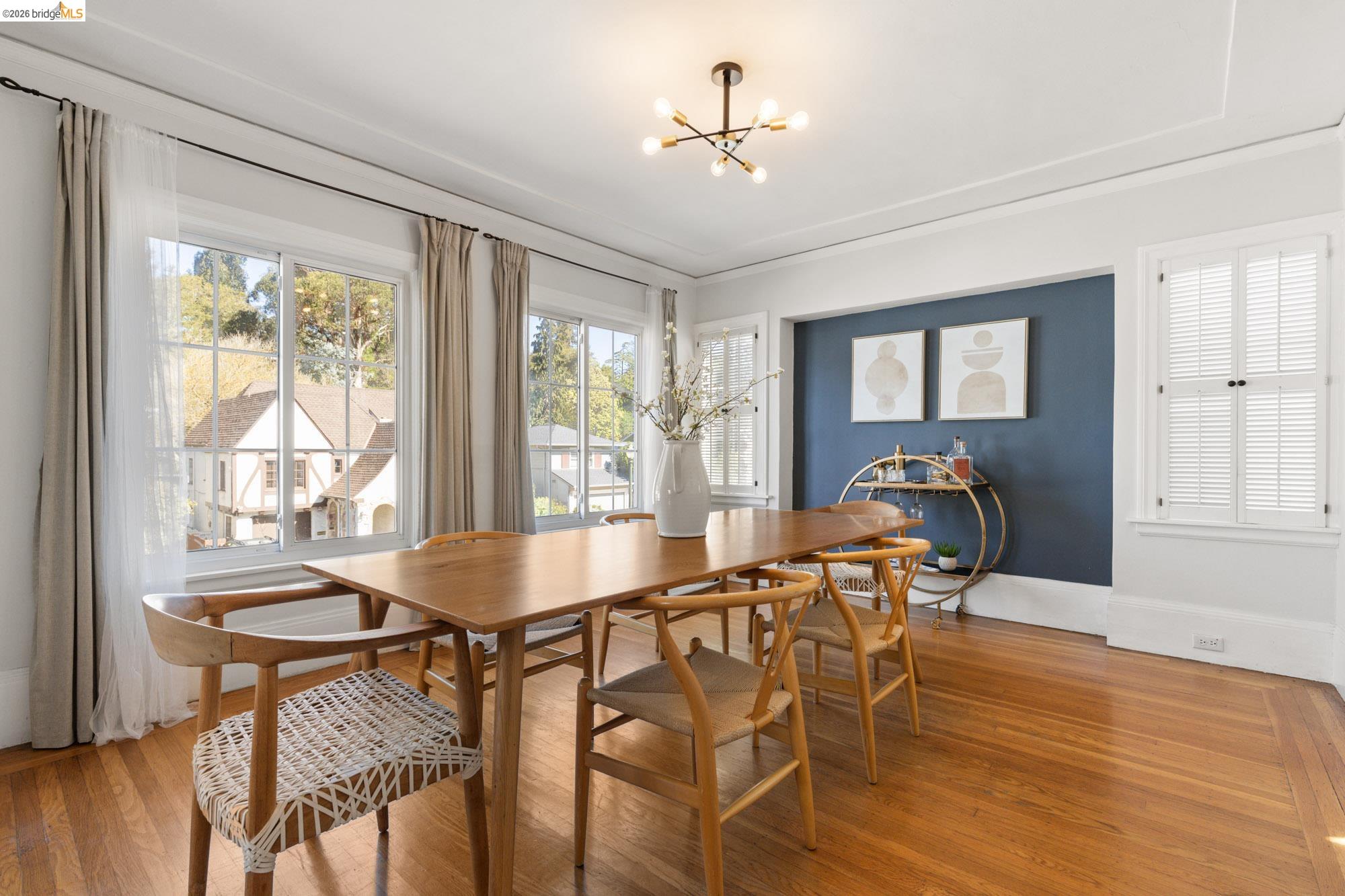 Detail Gallery Image 13 of 47 For 1019 Trestle Glen Rd, Oakland,  CA 94610 - 3 Beds | 2/1 Baths