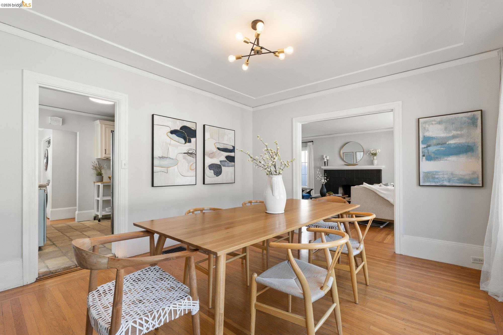 Detail Gallery Image 14 of 47 For 1019 Trestle Glen Rd, Oakland,  CA 94610 - 3 Beds | 2/1 Baths