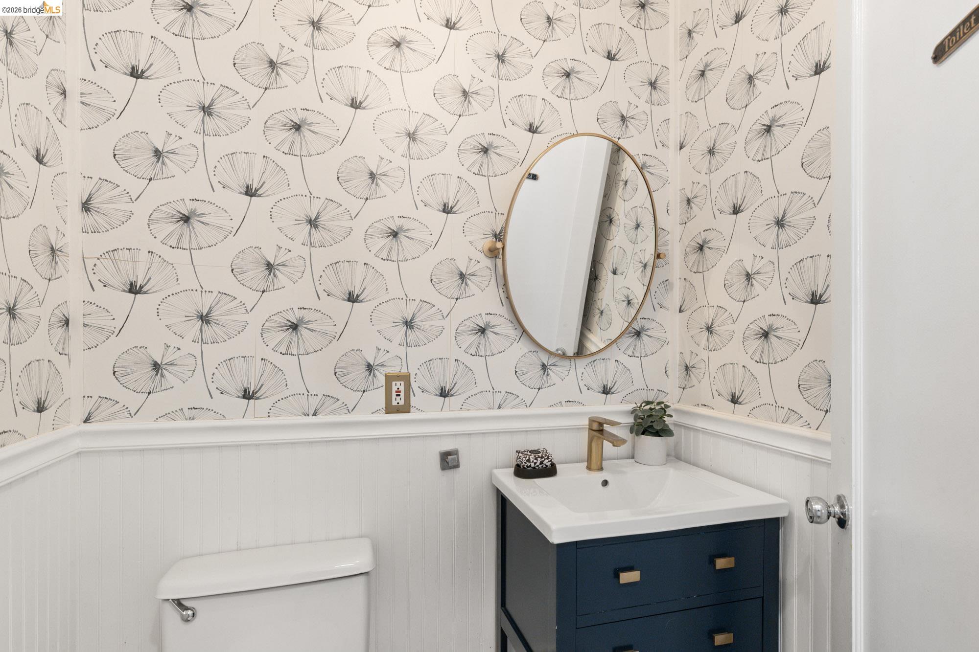 Detail Gallery Image 22 of 47 For 1019 Trestle Glen Rd, Oakland,  CA 94610 - 3 Beds | 2/1 Baths