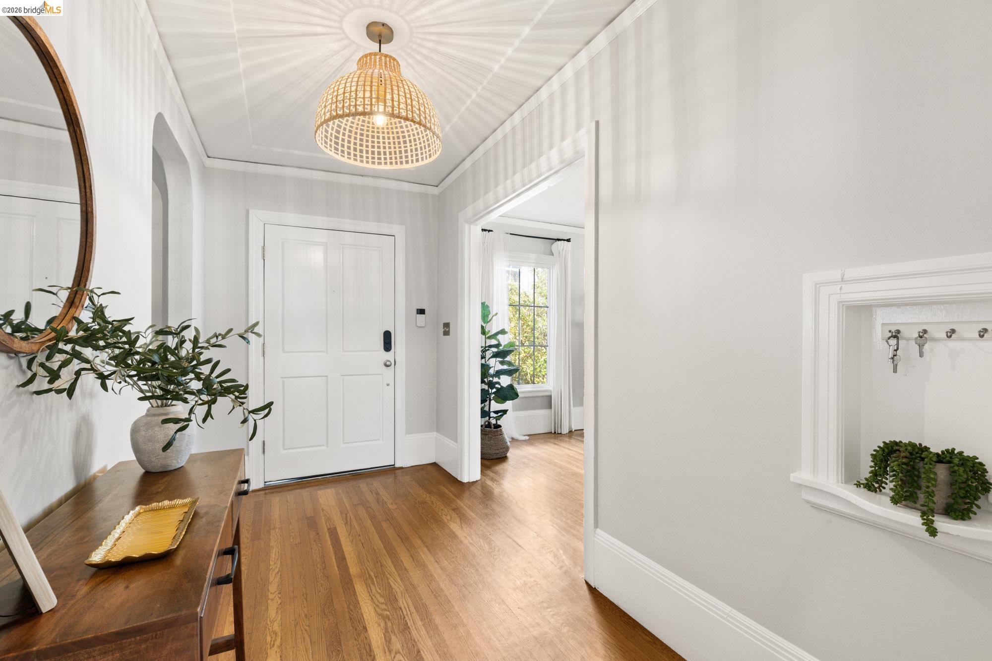 Detail Gallery Image 23 of 47 For 1019 Trestle Glen Rd, Oakland,  CA 94610 - 3 Beds | 2/1 Baths