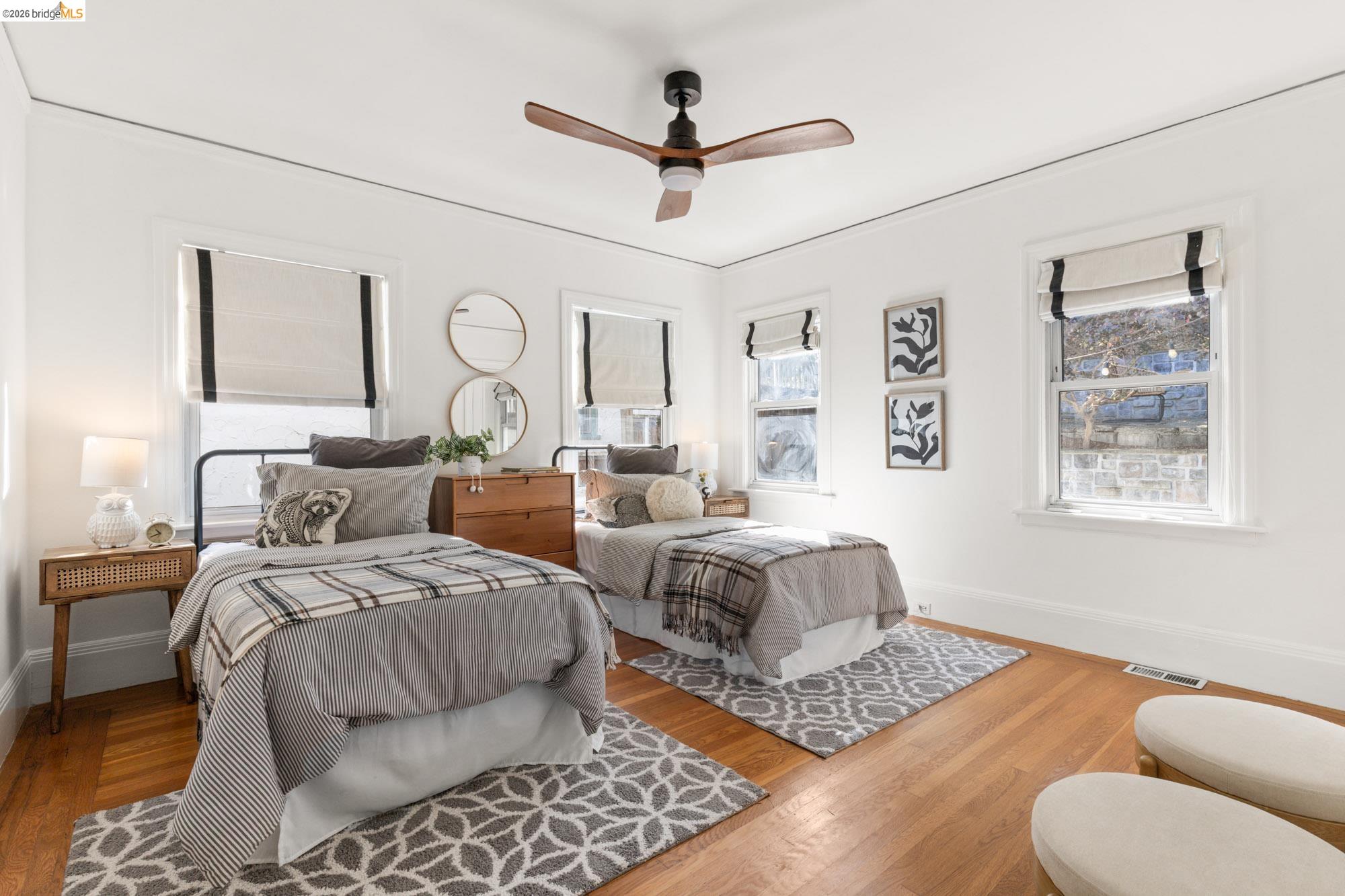 Detail Gallery Image 24 of 47 For 1019 Trestle Glen Rd, Oakland,  CA 94610 - 3 Beds | 2/1 Baths