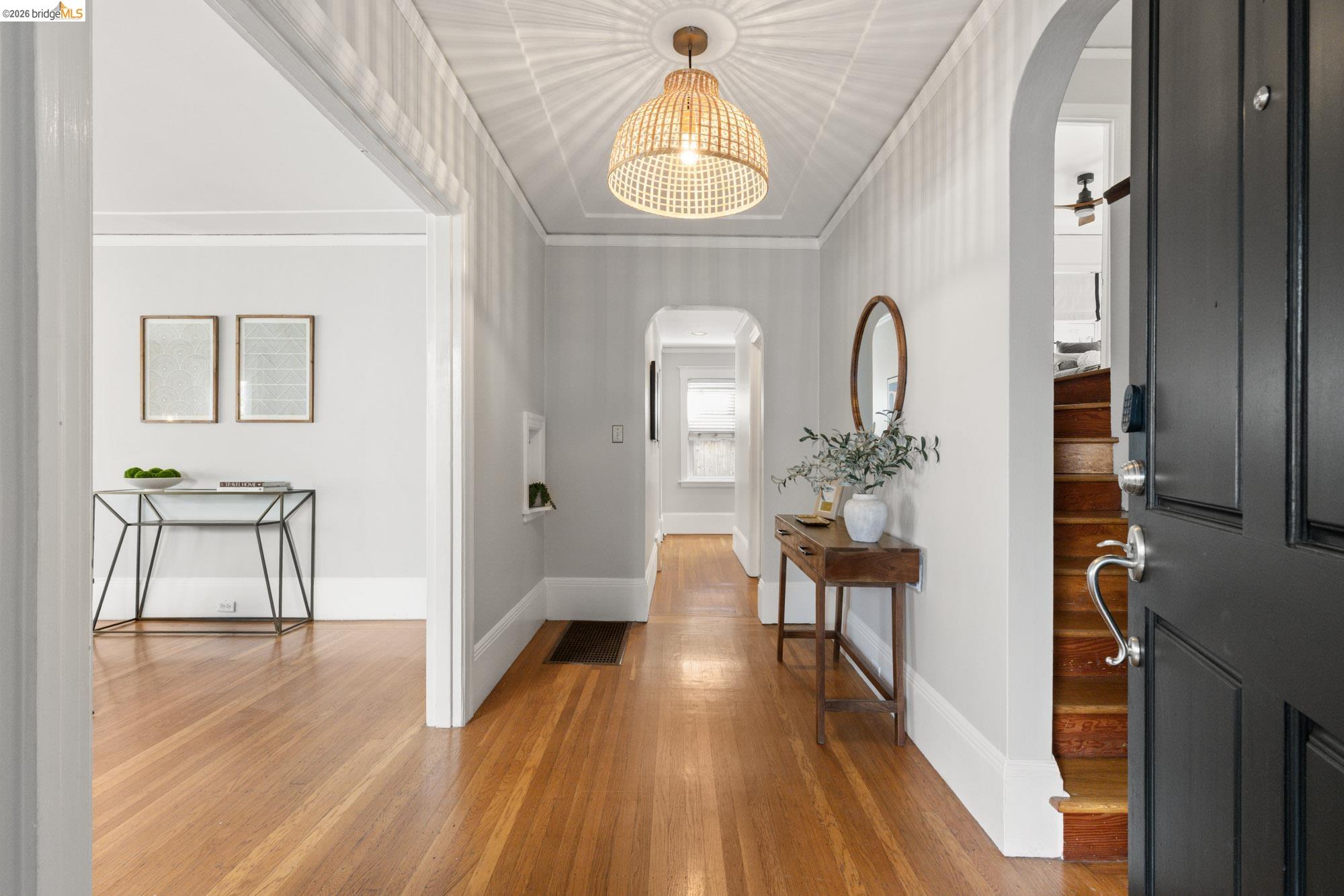 Detail Gallery Image 4 of 47 For 1019 Trestle Glen Rd, Oakland,  CA 94610 - 3 Beds | 2/1 Baths