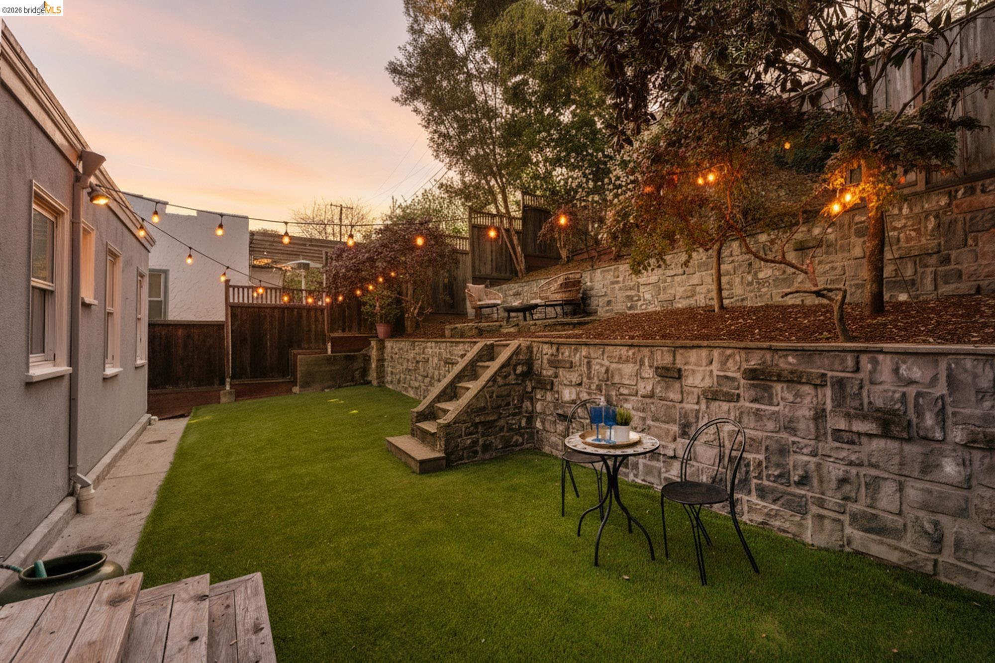 Detail Gallery Image 32 of 47 For 1019 Trestle Glen Rd, Oakland,  CA 94610 - 3 Beds | 2/1 Baths