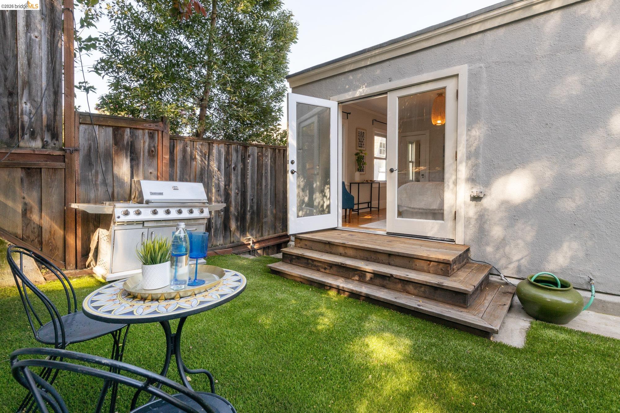 Detail Gallery Image 35 of 47 For 1019 Trestle Glen Rd, Oakland,  CA 94610 - 3 Beds | 2/1 Baths