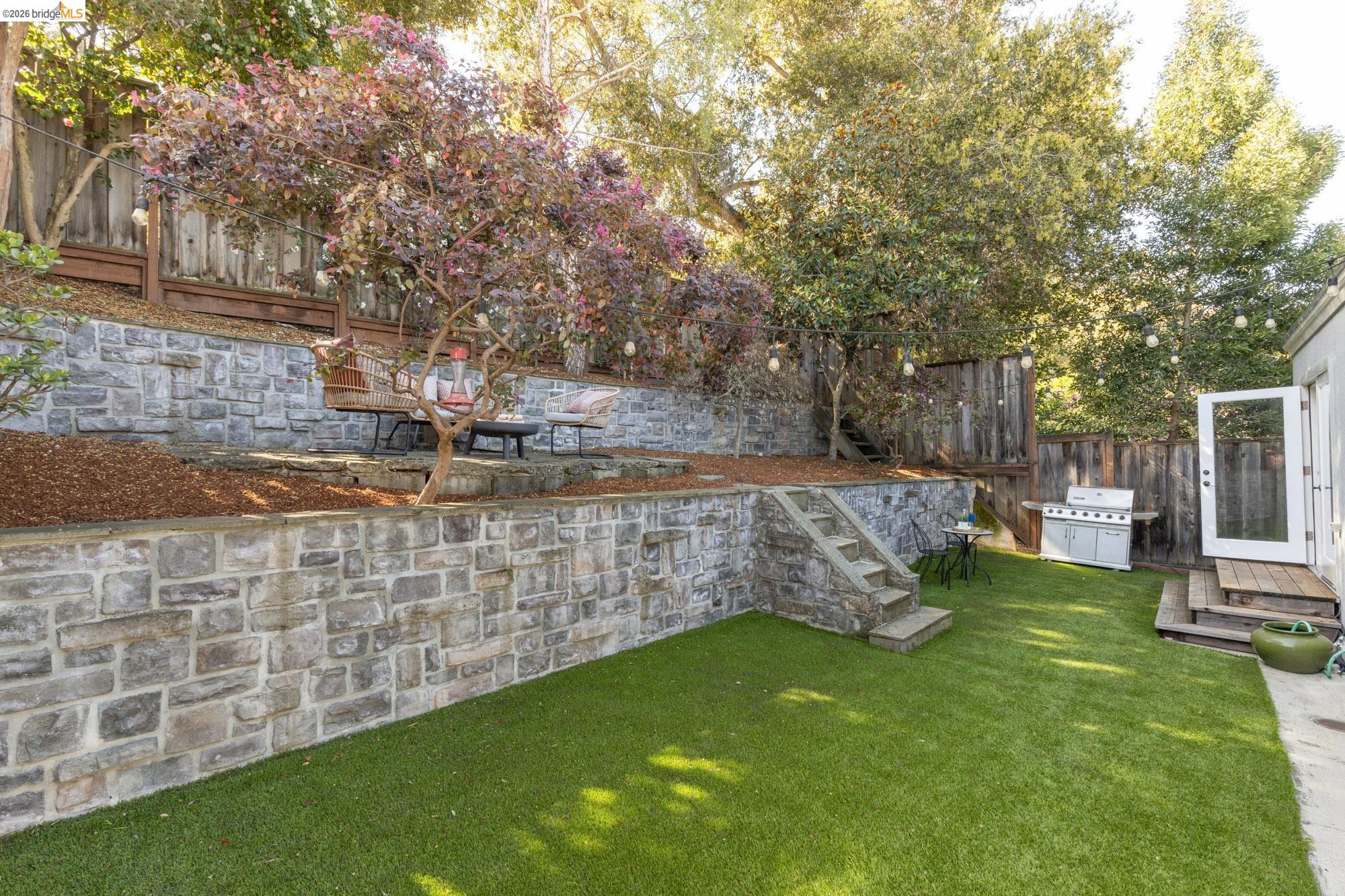 Detail Gallery Image 36 of 47 For 1019 Trestle Glen Rd, Oakland,  CA 94610 - 3 Beds | 2/1 Baths