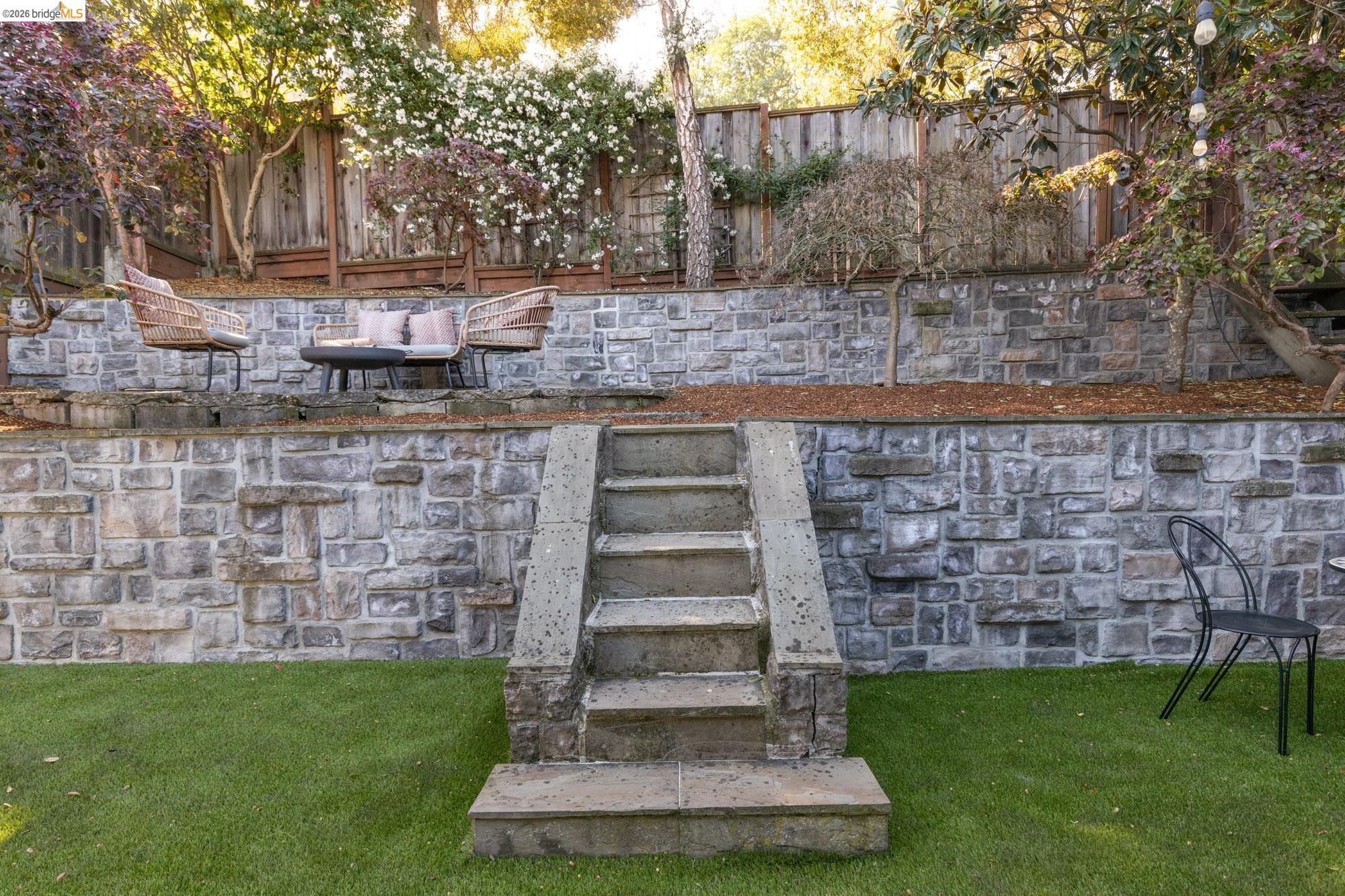 Detail Gallery Image 37 of 47 For 1019 Trestle Glen Rd, Oakland,  CA 94610 - 3 Beds | 2/1 Baths