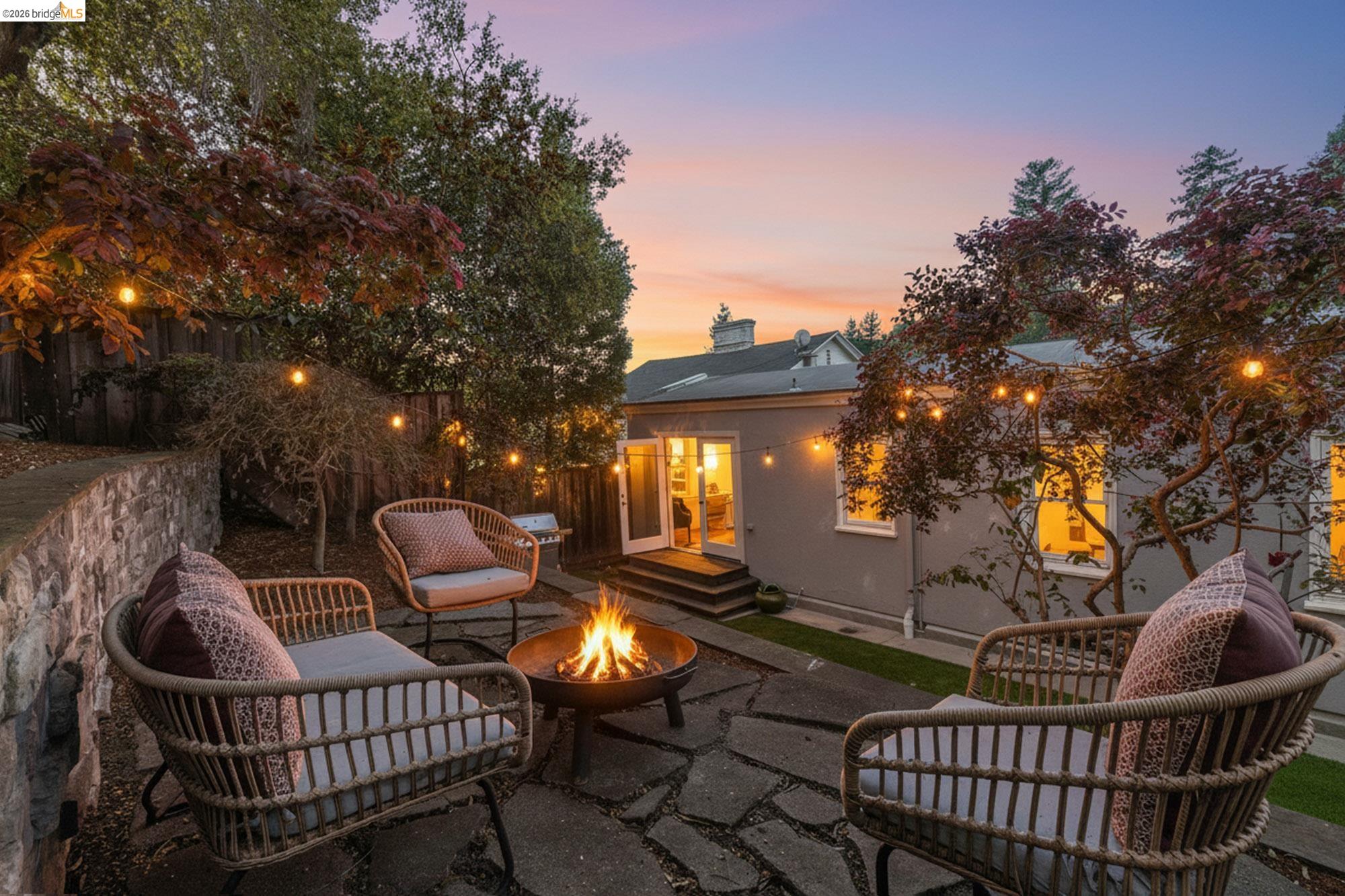 Detail Gallery Image 41 of 47 For 1019 Trestle Glen Rd, Oakland,  CA 94610 - 3 Beds | 2/1 Baths