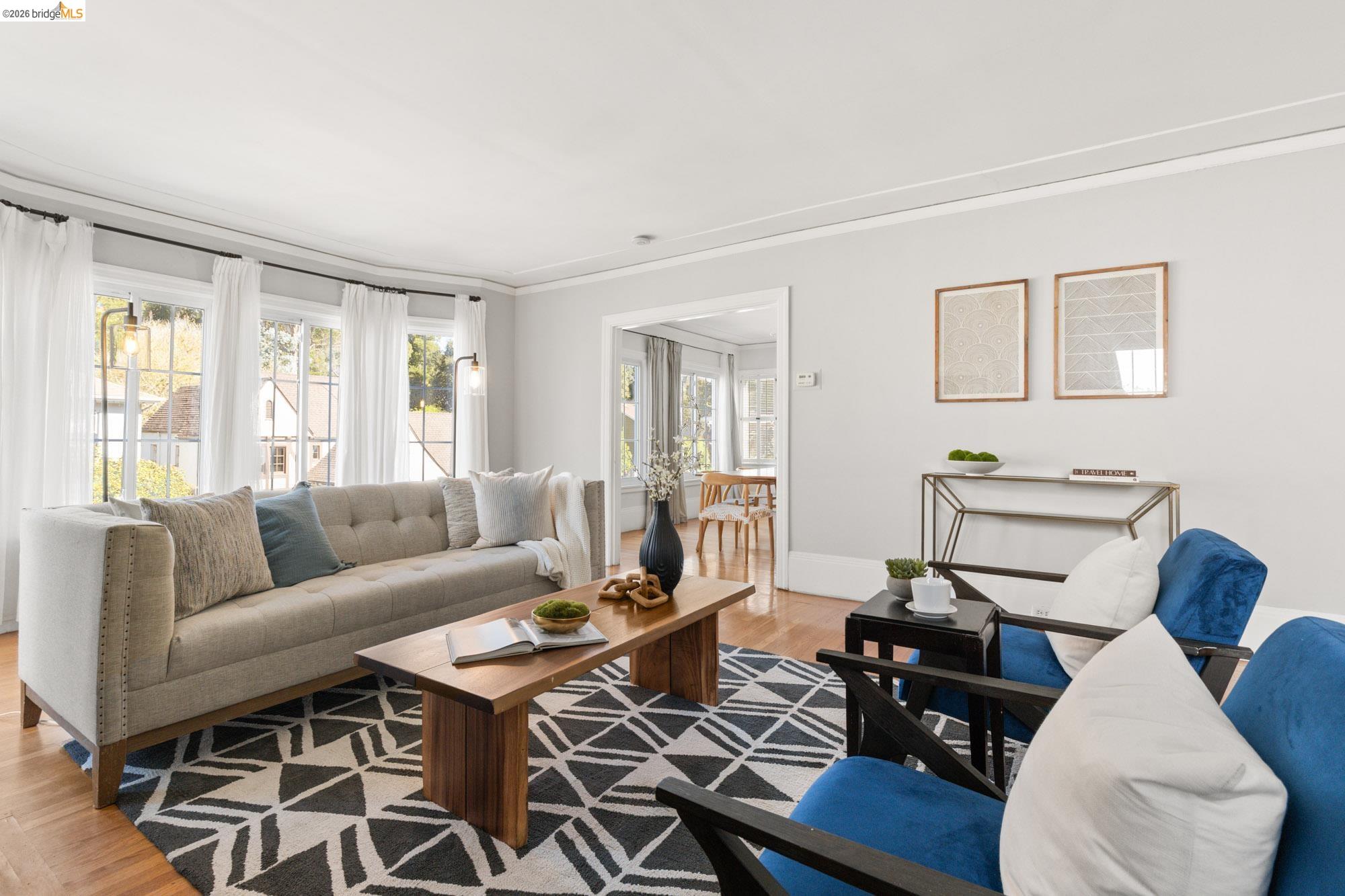 Detail Gallery Image 8 of 47 For 1019 Trestle Glen Rd, Oakland,  CA 94610 - 3 Beds | 2/1 Baths