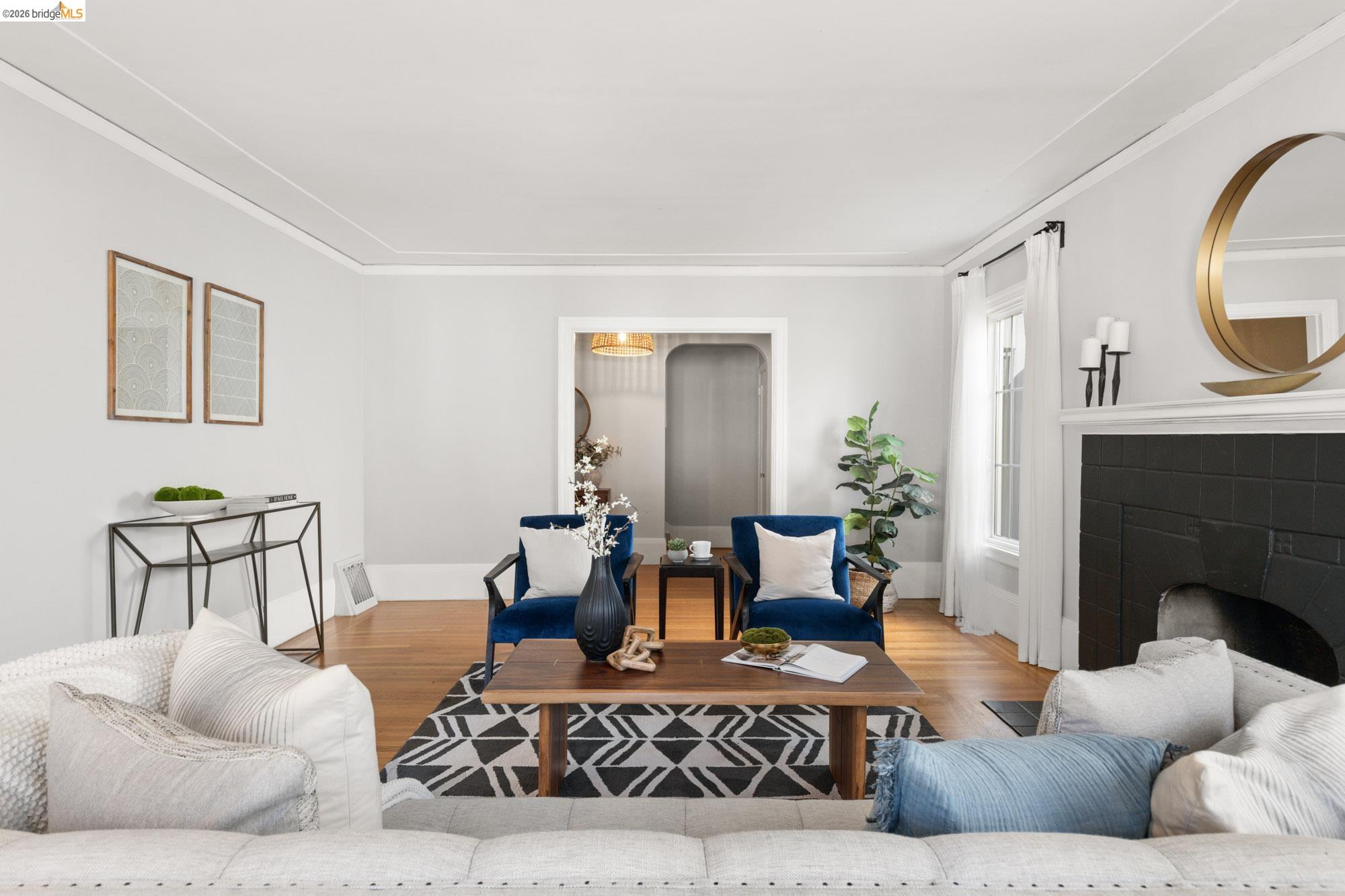 Detail Gallery Image 9 of 47 For 1019 Trestle Glen Rd, Oakland,  CA 94610 - 3 Beds | 2/1 Baths