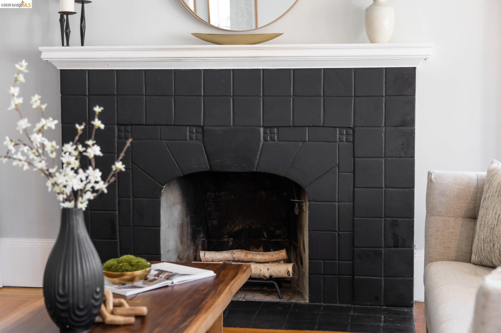 Detail Gallery Image 10 of 47 For 1019 Trestle Glen Rd, Oakland,  CA 94610 - 3 Beds | 2/1 Baths