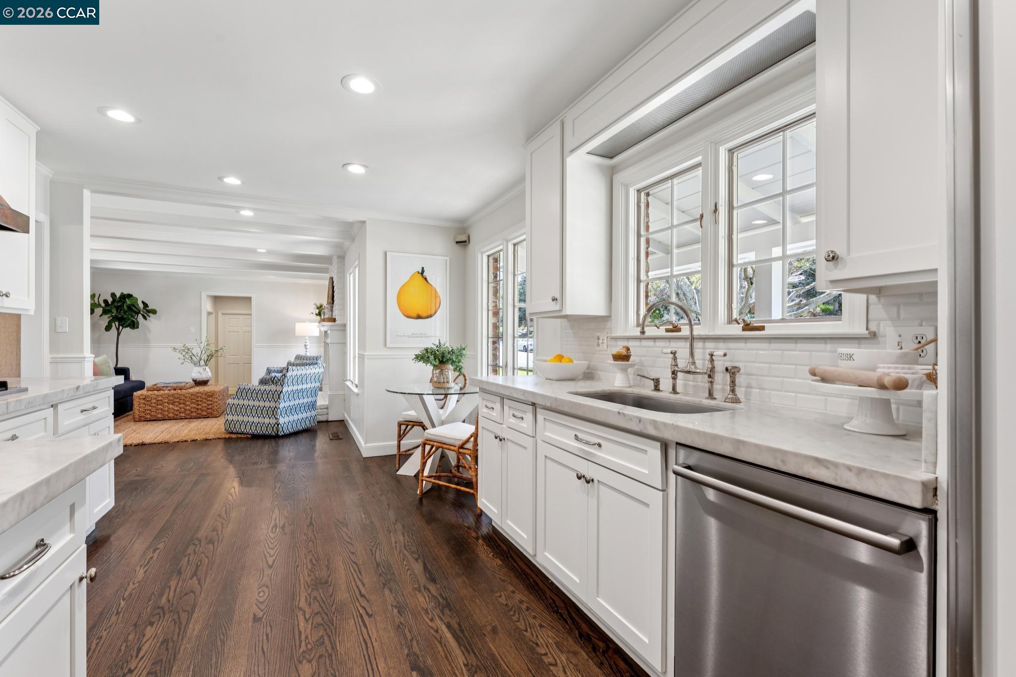 Detail Gallery Image 12 of 48 For 19 Eastwood Dr, Orinda,  CA 94563 - 4 Beds | 3 Baths