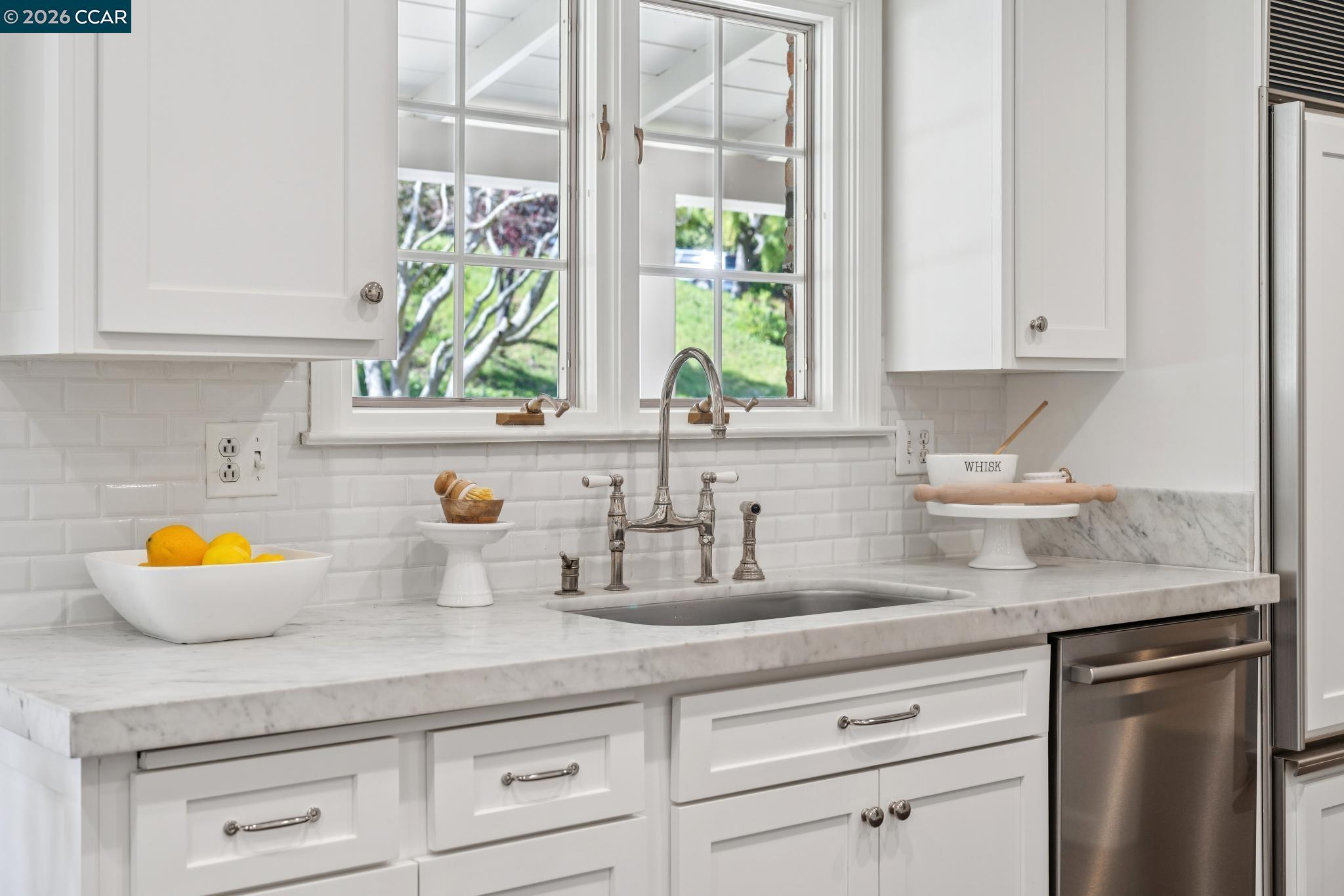 Detail Gallery Image 13 of 48 For 19 Eastwood Dr, Orinda,  CA 94563 - 4 Beds | 3 Baths