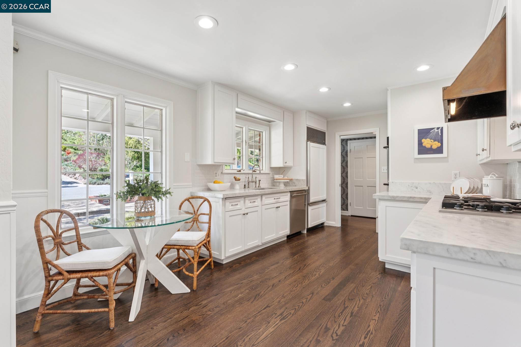 Detail Gallery Image 14 of 48 For 19 Eastwood Dr, Orinda,  CA 94563 - 4 Beds | 3 Baths