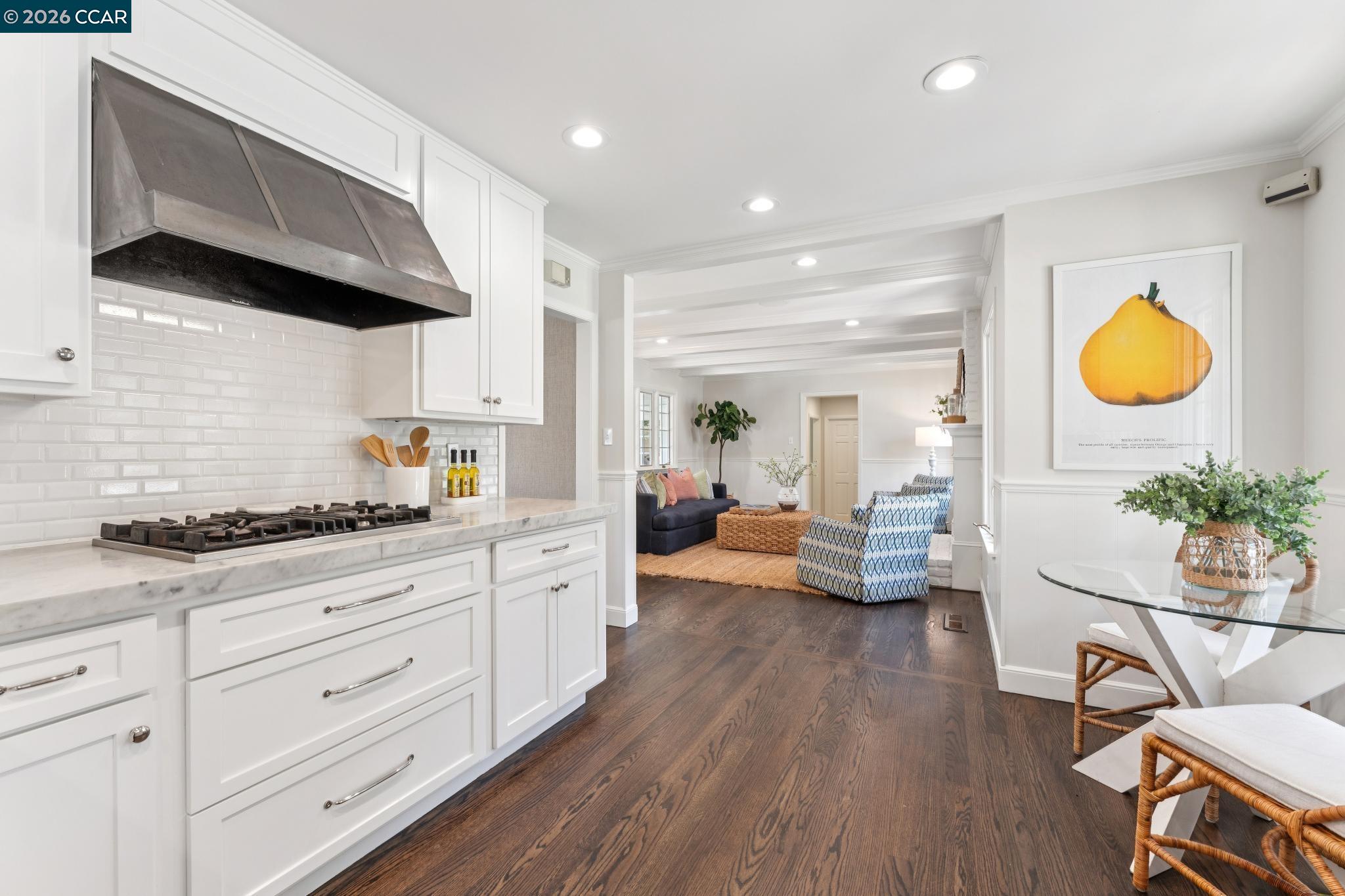 Detail Gallery Image 16 of 48 For 19 Eastwood Dr, Orinda,  CA 94563 - 4 Beds | 3 Baths