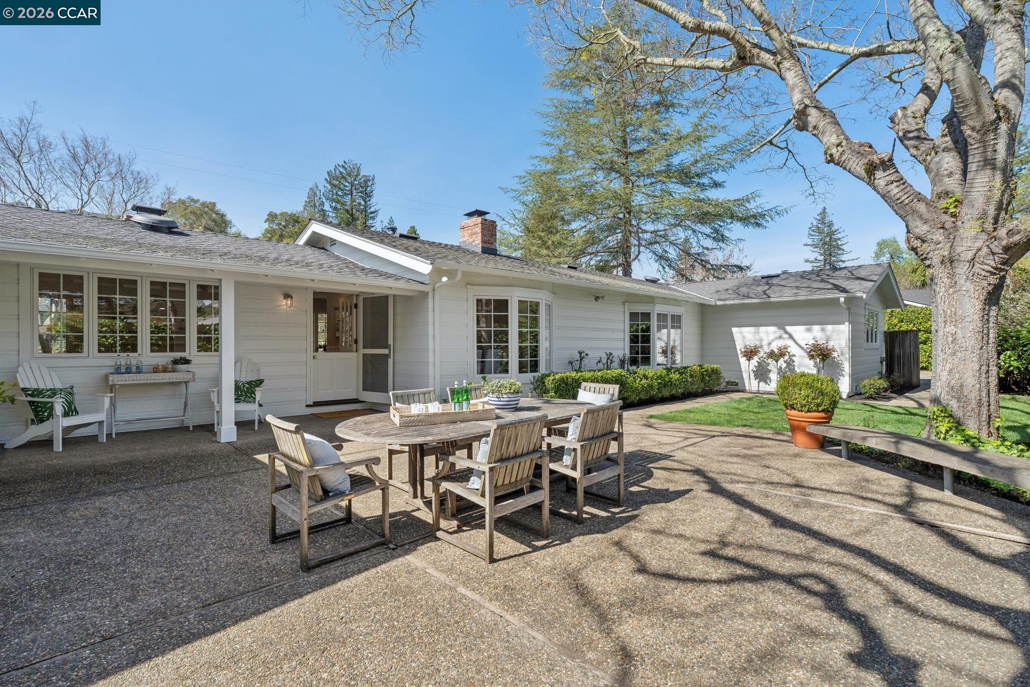 Detail Gallery Image 18 of 48 For 19 Eastwood Dr, Orinda,  CA 94563 - 4 Beds | 3 Baths