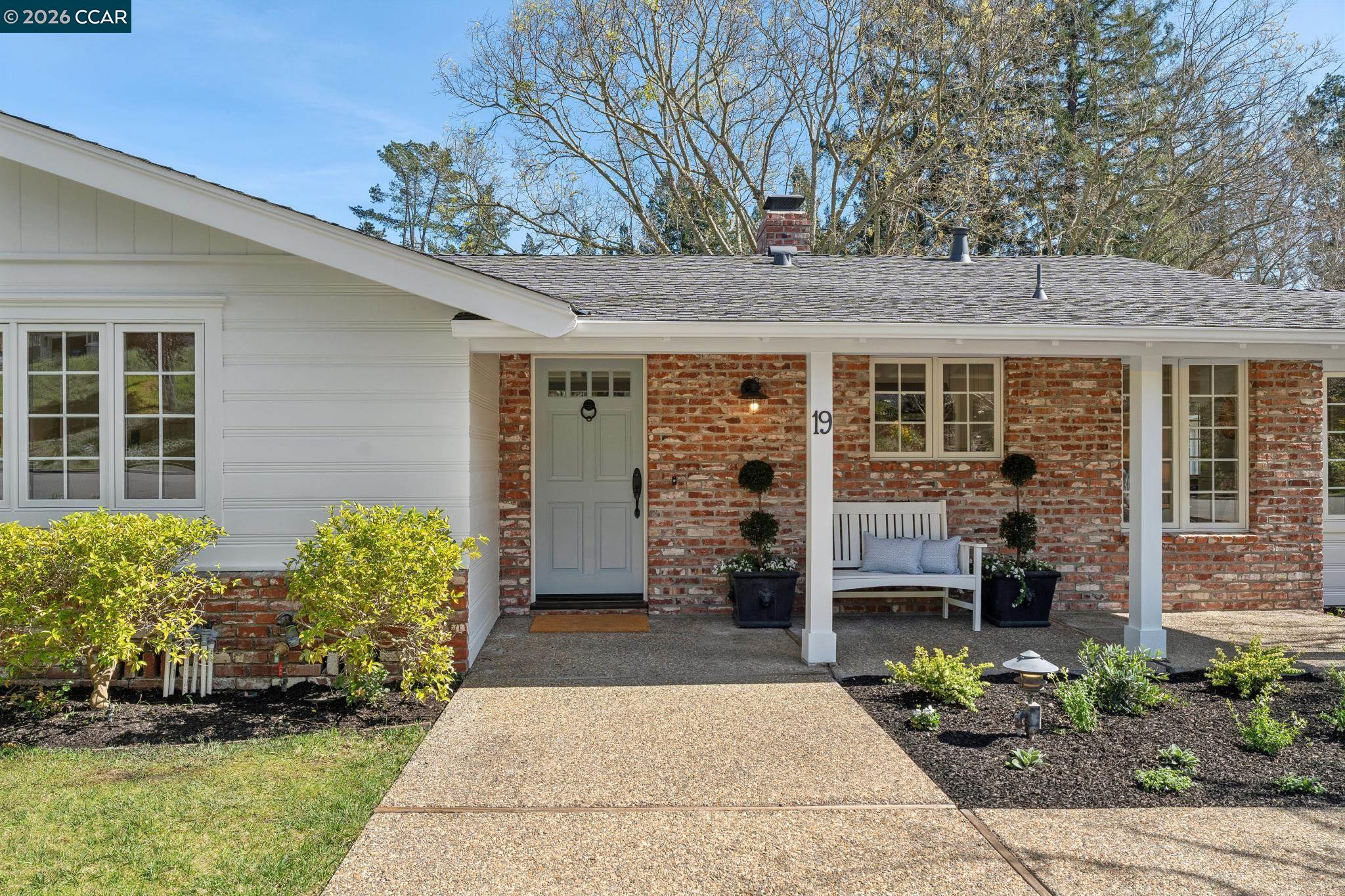 Detail Gallery Image 3 of 48 For 19 Eastwood Dr, Orinda,  CA 94563 - 4 Beds | 3 Baths