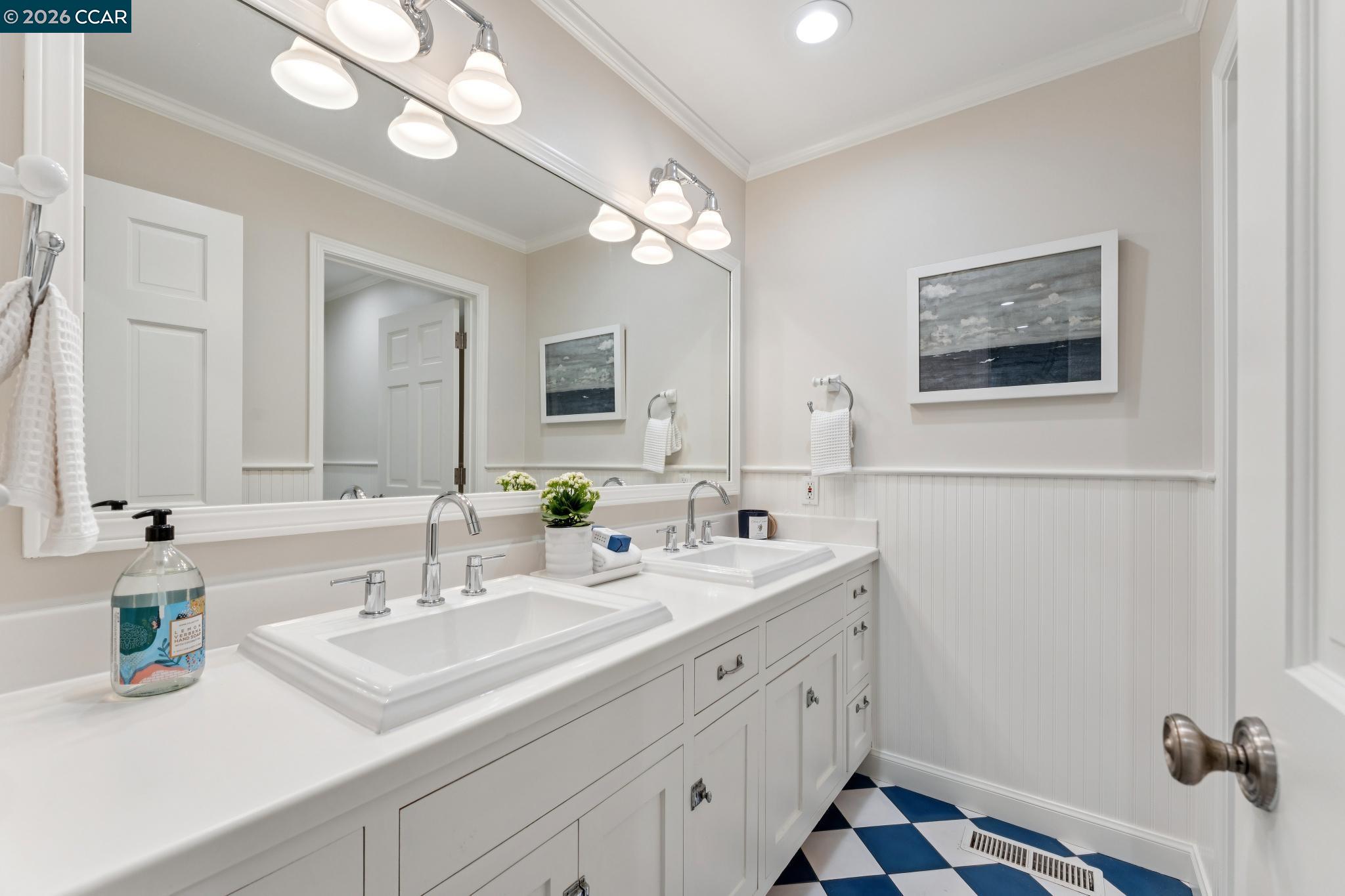 Detail Gallery Image 29 of 48 For 19 Eastwood Dr, Orinda,  CA 94563 - 4 Beds | 3 Baths