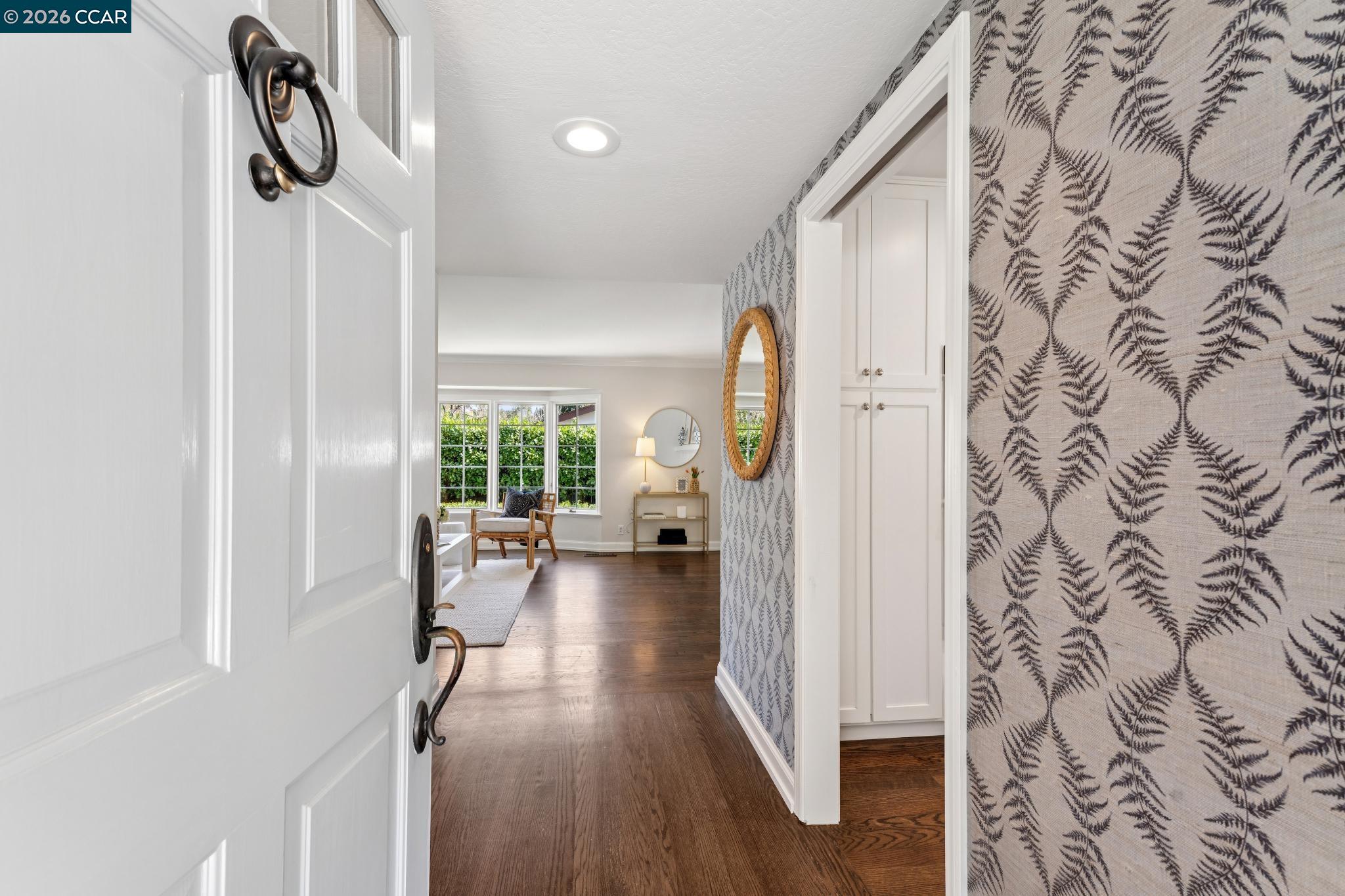 Detail Gallery Image 4 of 48 For 19 Eastwood Dr, Orinda,  CA 94563 - 4 Beds | 3 Baths