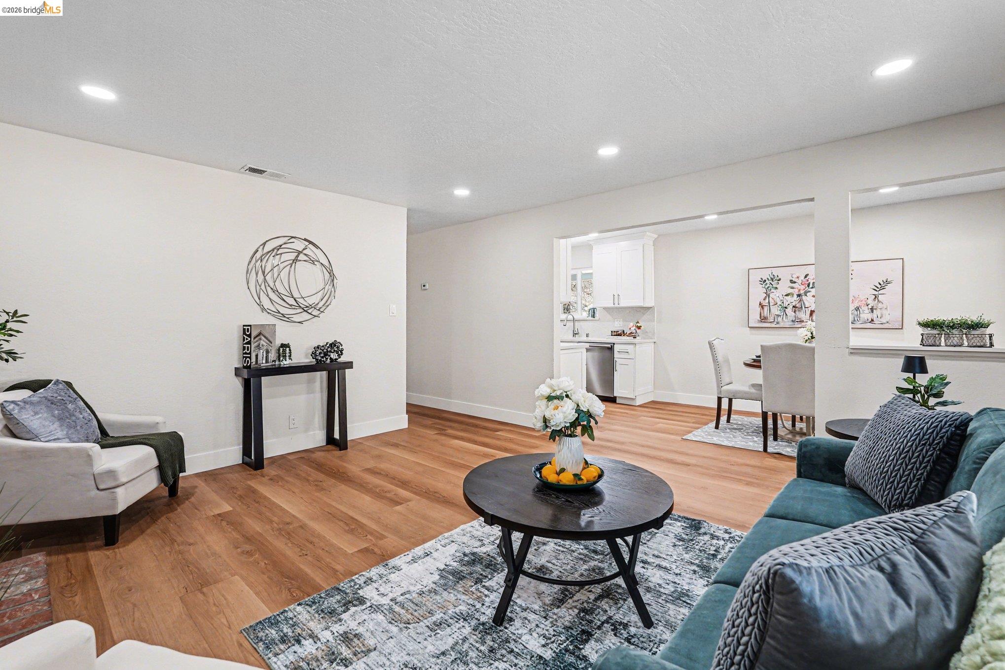 Detail Gallery Image 4 of 15 For 847 Shell Ave, Martinez,  CA 94553 - 3 Beds | 1 Baths