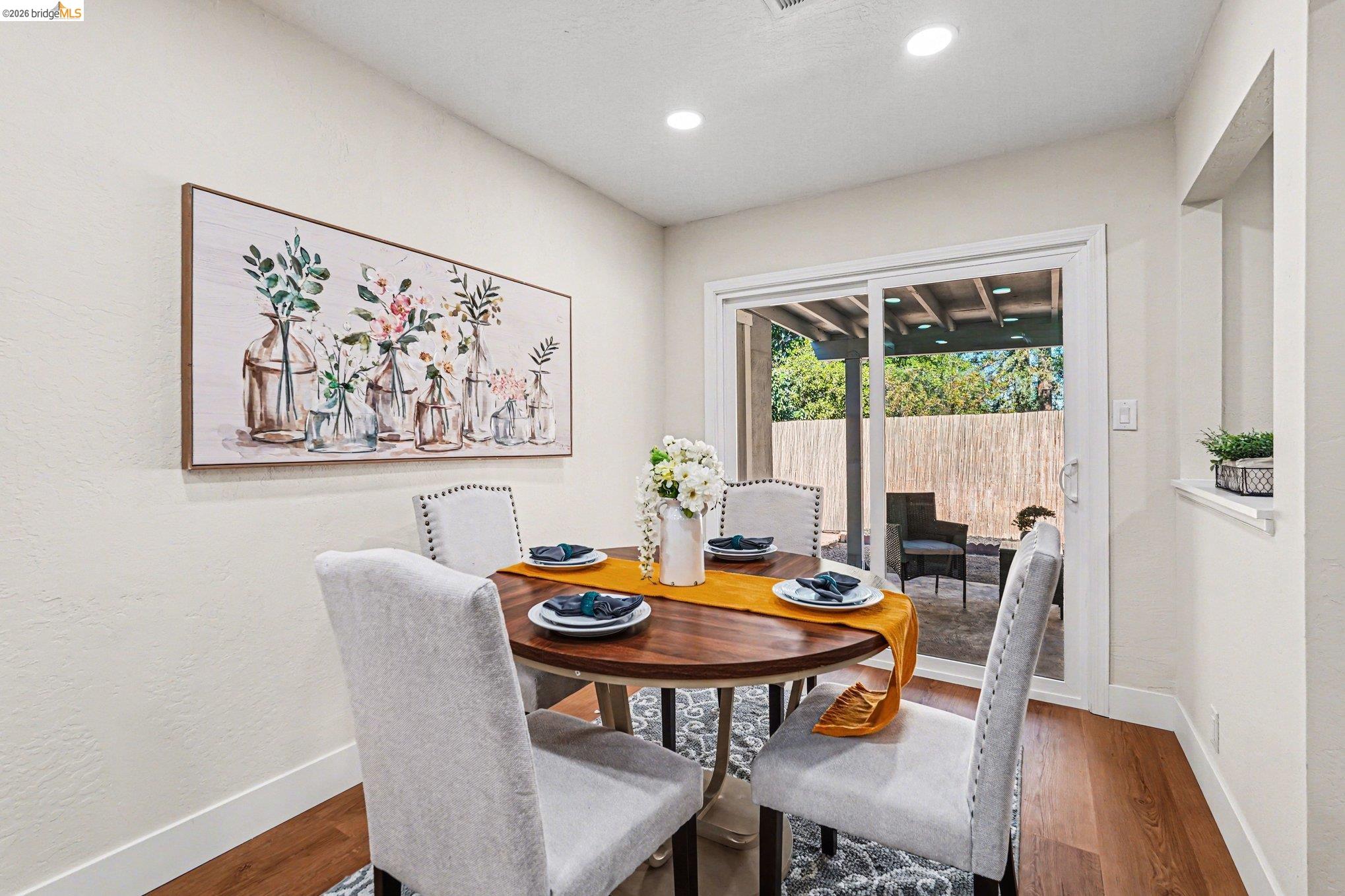 Detail Gallery Image 5 of 15 For 847 Shell Ave, Martinez,  CA 94553 - 3 Beds | 1 Baths