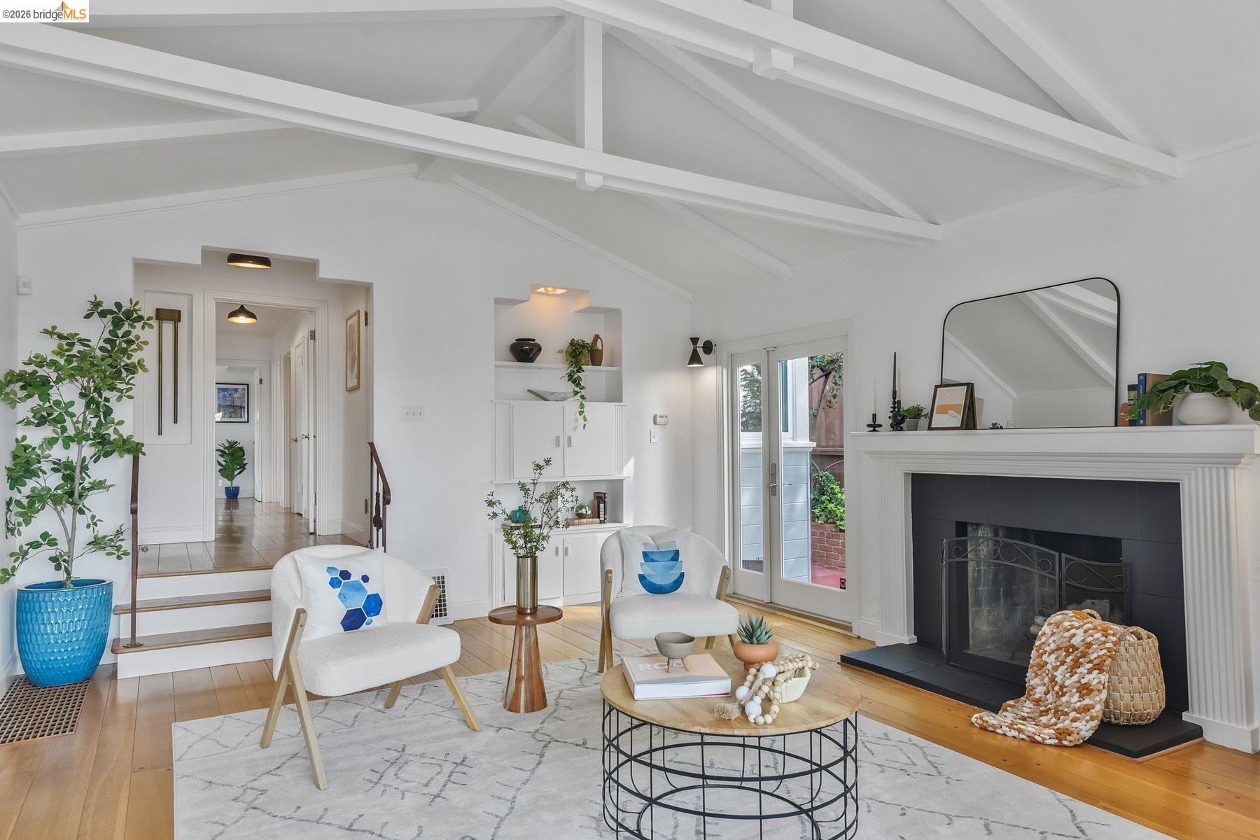 Detail Gallery Image 12 of 60 For 24 Cabrillo Pl, Oakland,  CA 94611 - 3 Beds | 2 Baths