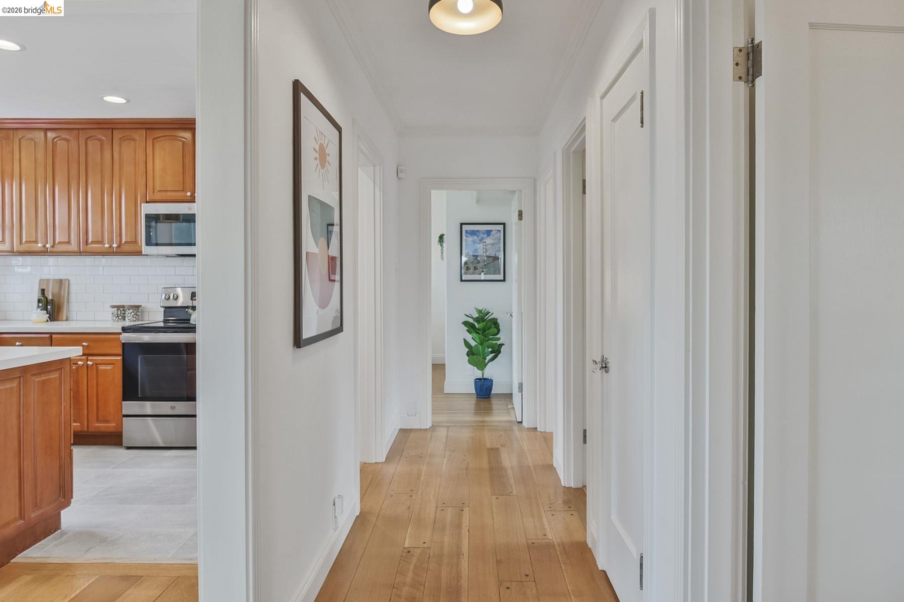 Detail Gallery Image 13 of 60 For 24 Cabrillo Pl, Oakland,  CA 94611 - 3 Beds | 2 Baths