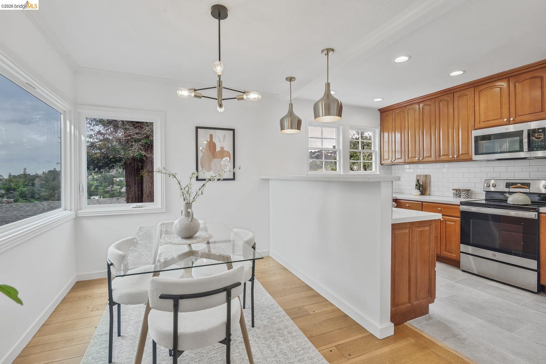 Detail Gallery Image 14 of 60 For 24 Cabrillo Pl, Oakland,  CA 94611 - 3 Beds | 2 Baths